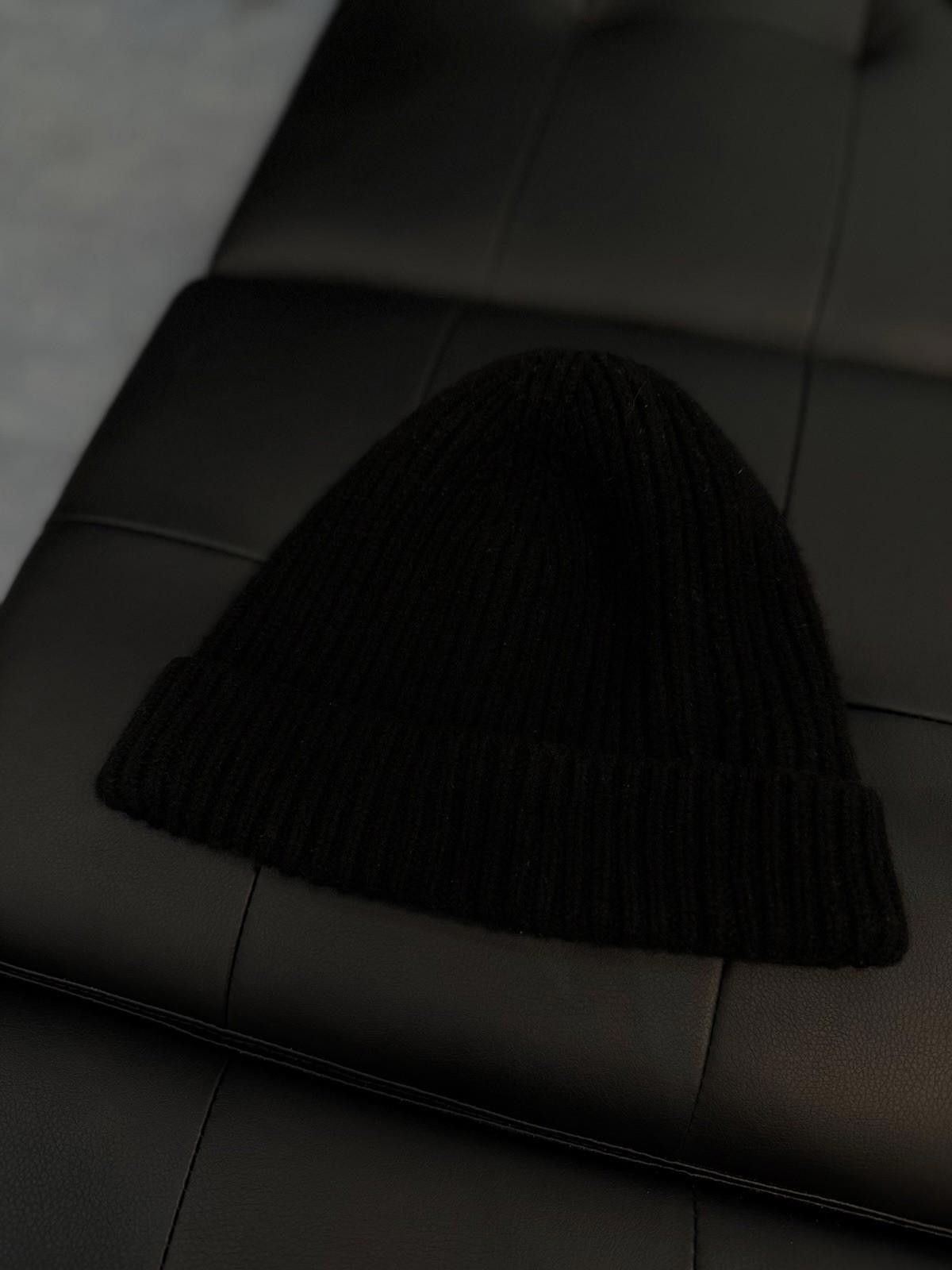 Louis Vuitton Louis Vuitton Black Men's Solid Knit Beanie Hat Gold LV $595 Size ONE SIZE - 6 Thumbnail