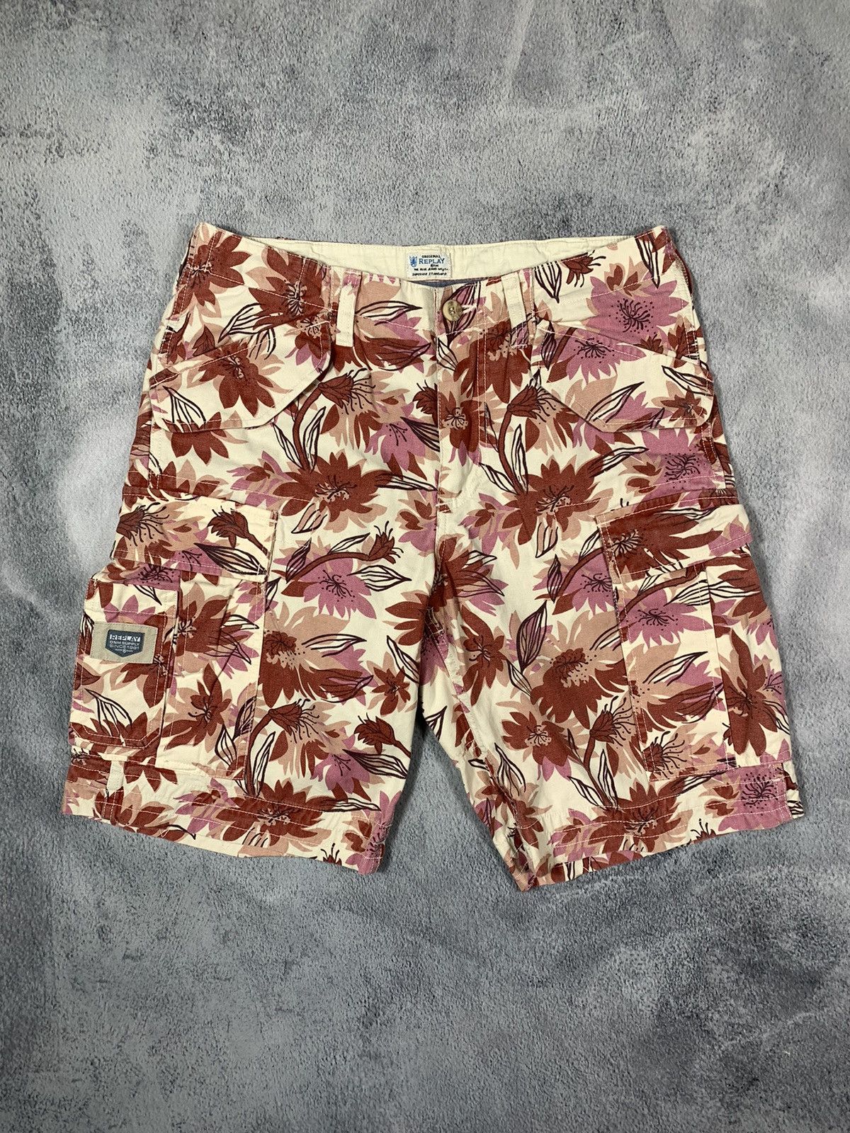 Vintage Vintage Y2K style Replay cargo shorts Japanese serf size 30 Size US 30 / EU 46 - 1 Thumbnail