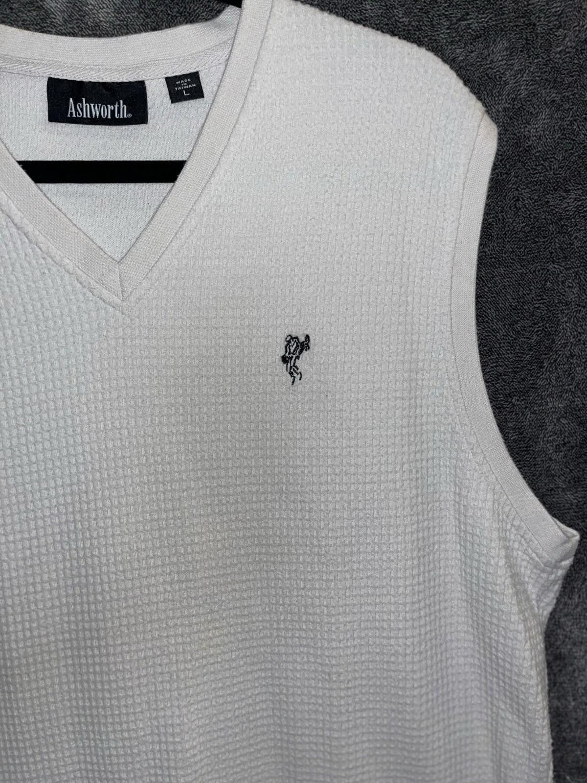 Ashworth Ashworth Men’s White Textured VNeck Sweater Vest Size L Tall Size US L / EU 52-54 / 3 - 5 Thumbnail