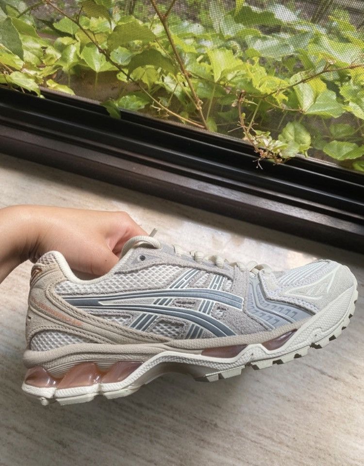 Asics Asics Gel-Kayano 14 in Birch/Clay Grey Size US 7.5 / IT 37.5 - 1 Thumbnail