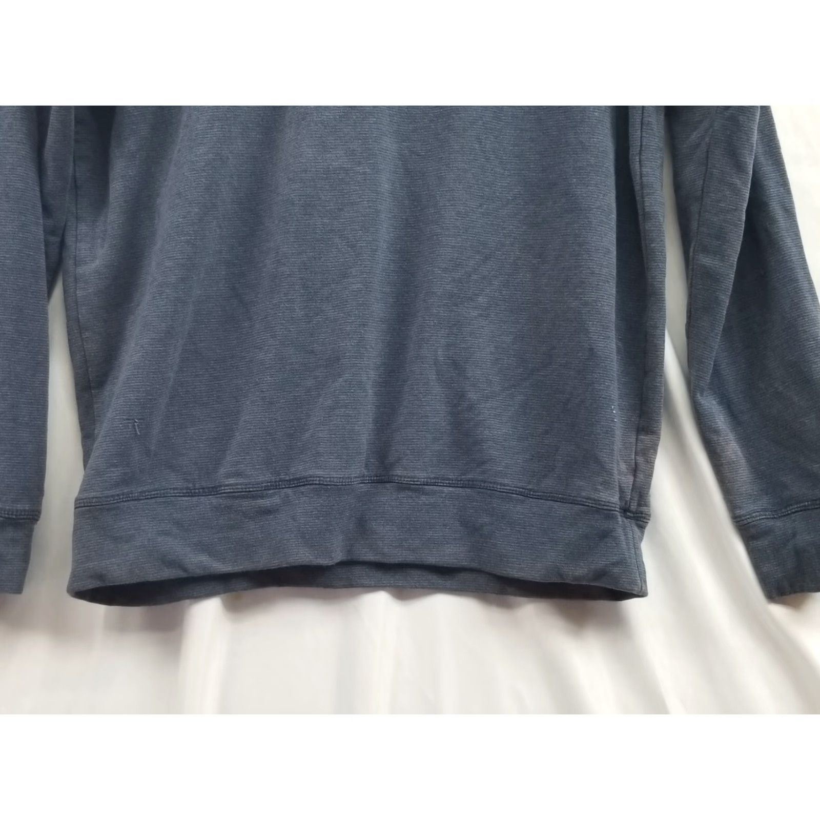 Athleta Athleta Sweatshirt Womens Small Gray Crew Neck Activewear Thumbholes Distressed Pullover Pockets Size S / US 4 / IT 40 - 3 Thumbnail