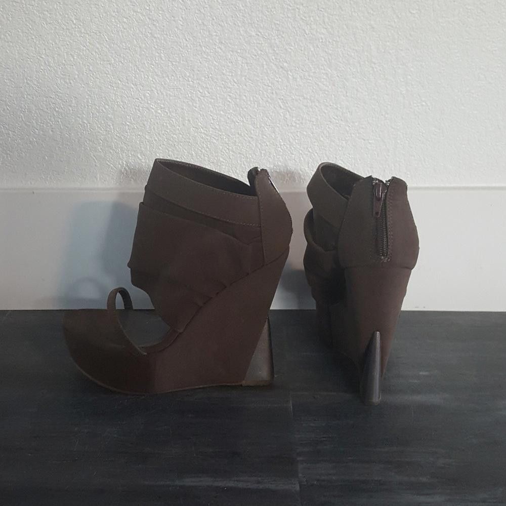 Designer Dark Chocolate Strapped Fahrenheit Booties Size US 7 / IT 37 - 3 Thumbnail