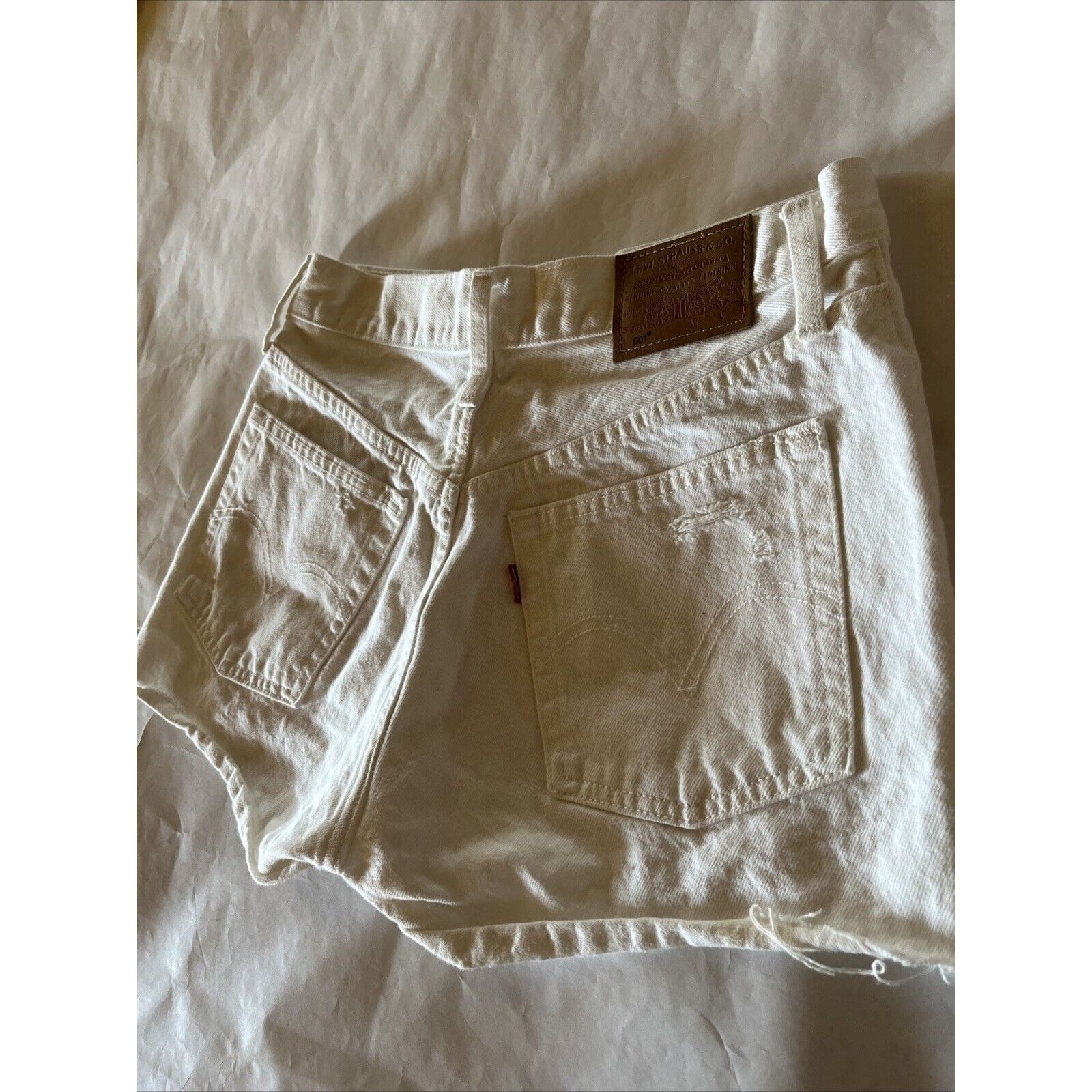 Levi's Levi's Shorts Womens 26 White 501 Jean Denim 28x3 Button Fly Size 28" / US 6 / IT 42 - 15 Thumbnail