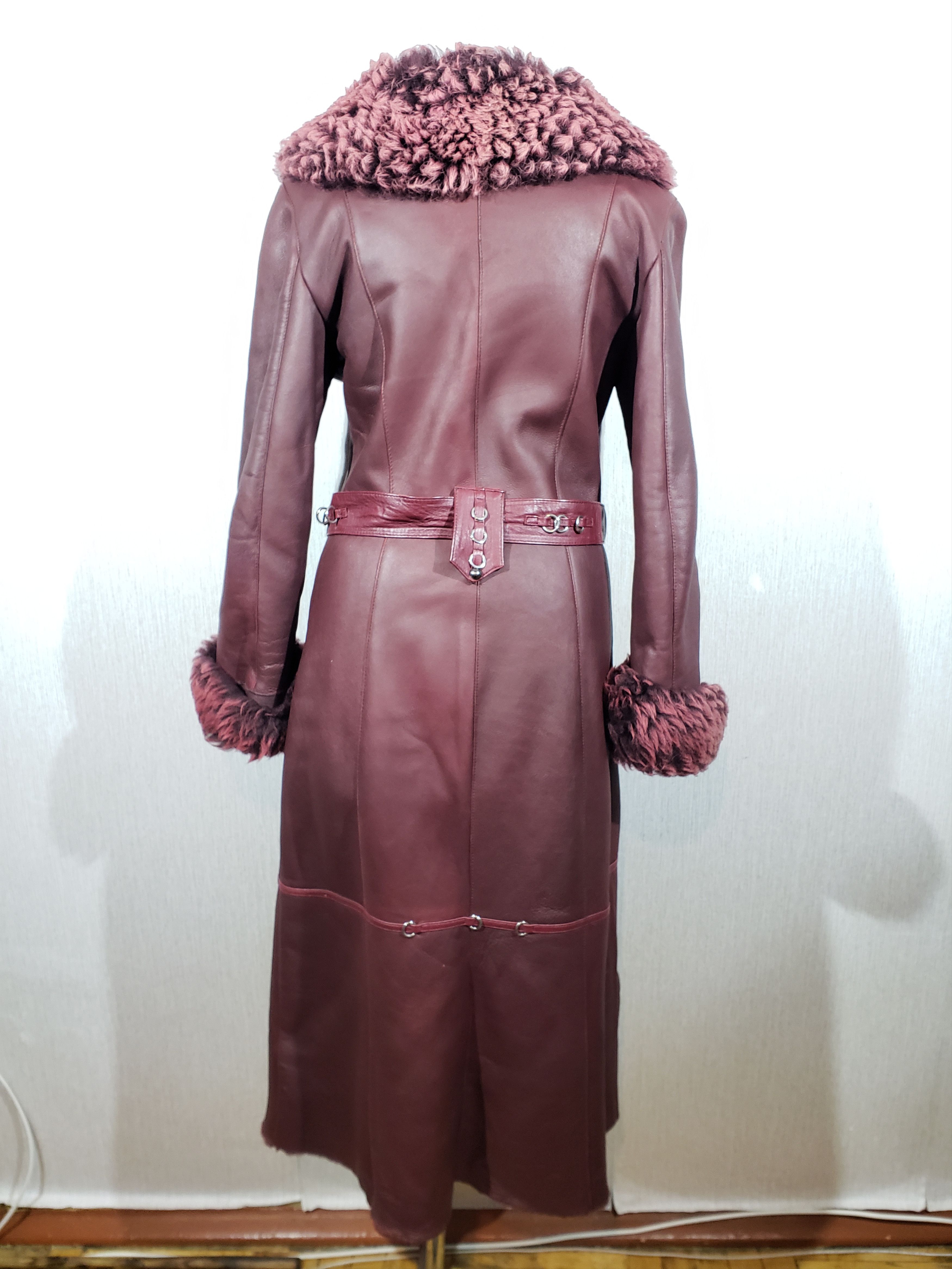 Other Stylish burgundy sheepskin coat with a warm fluffy collar. Size L / US 10 / IT 46 - 4 Thumbnail