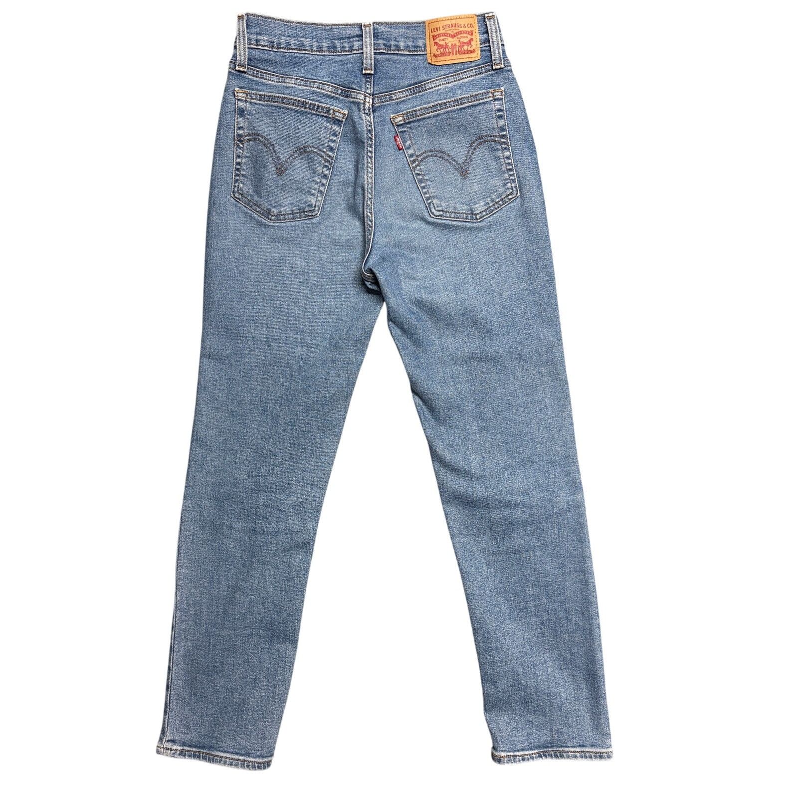 Levi's Levi’s Wedgie Straight Jeans Size 27 Medium Wash Button Fly Size 27" / US 4 / IT 40 - 2 Thumbnail