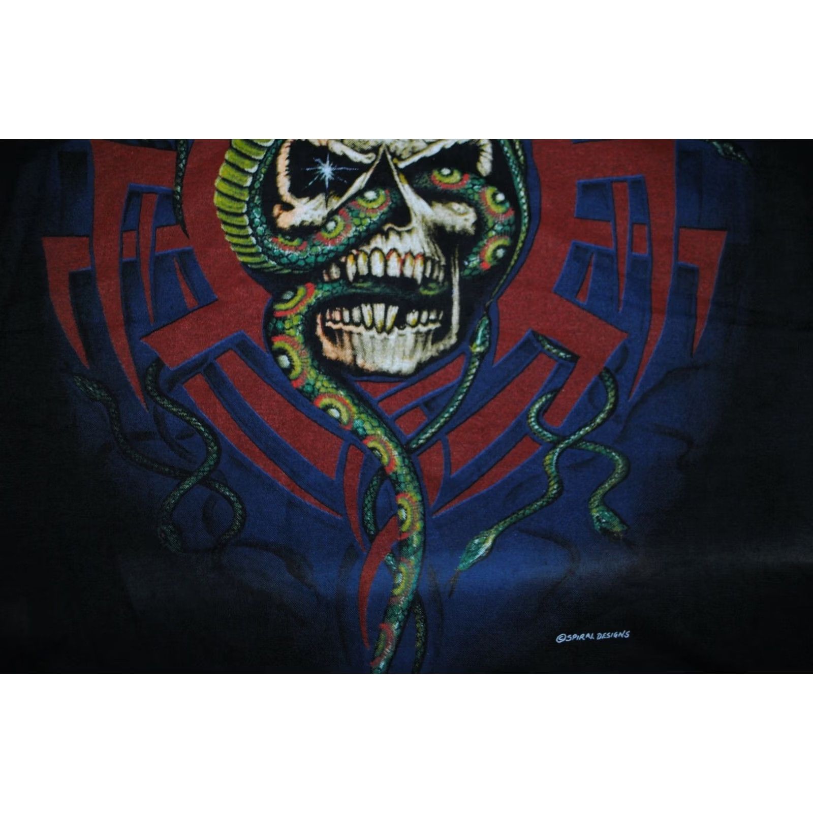 Vintage VINTAGE SPIRAL DESIGN T-SHIRT 1995 SKULL AND SNAKE BLACK 100% COTTON XL Mens Size US XL / EU 56 / 4 - 3 Thumbnail