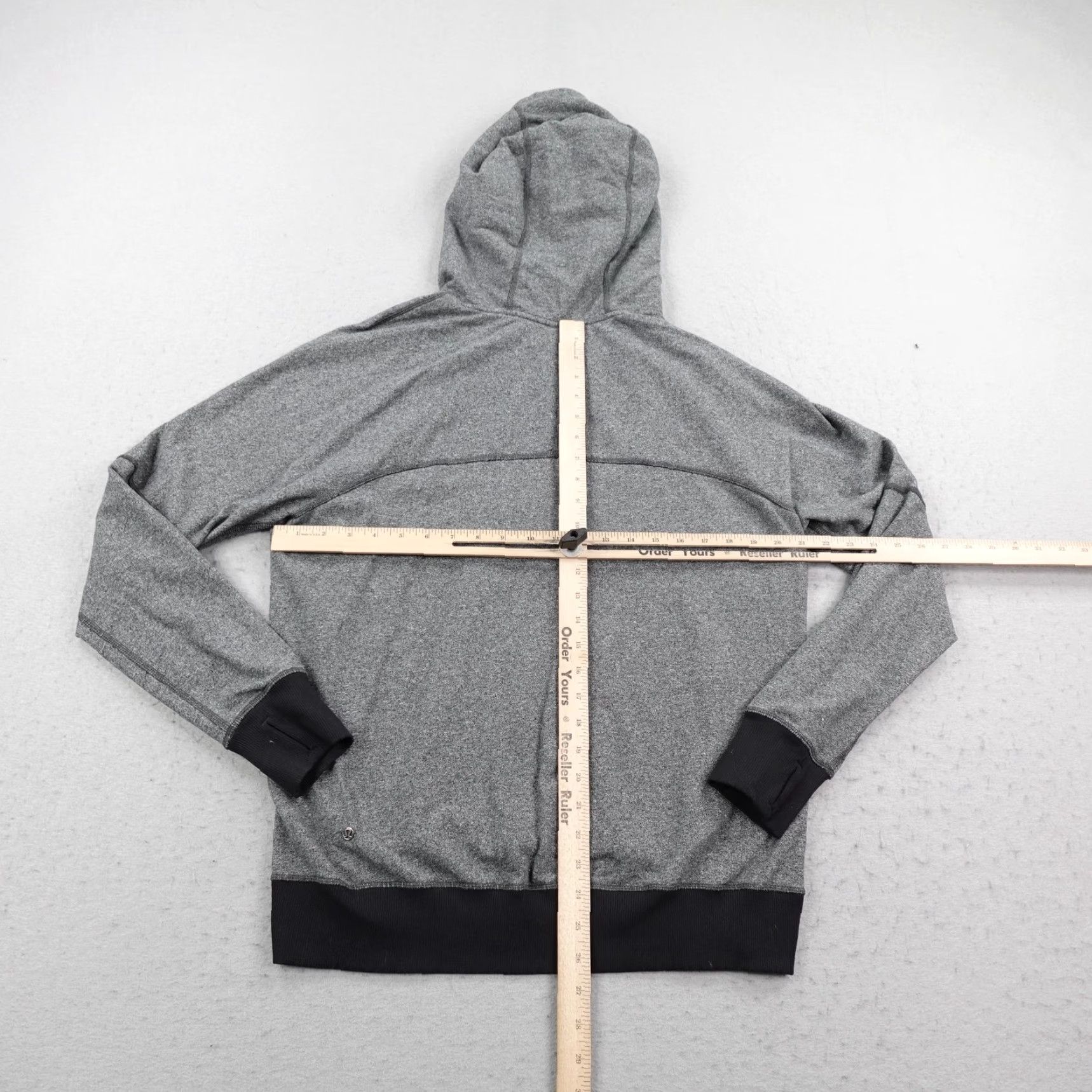 Lululemon Lululemon Hoodie Womens 6 Gray Om & Roam Pullover Sweatshirt Sweater Thumbholes Size M / US 6-8 / IT 42-44 - 4 Thumbnail