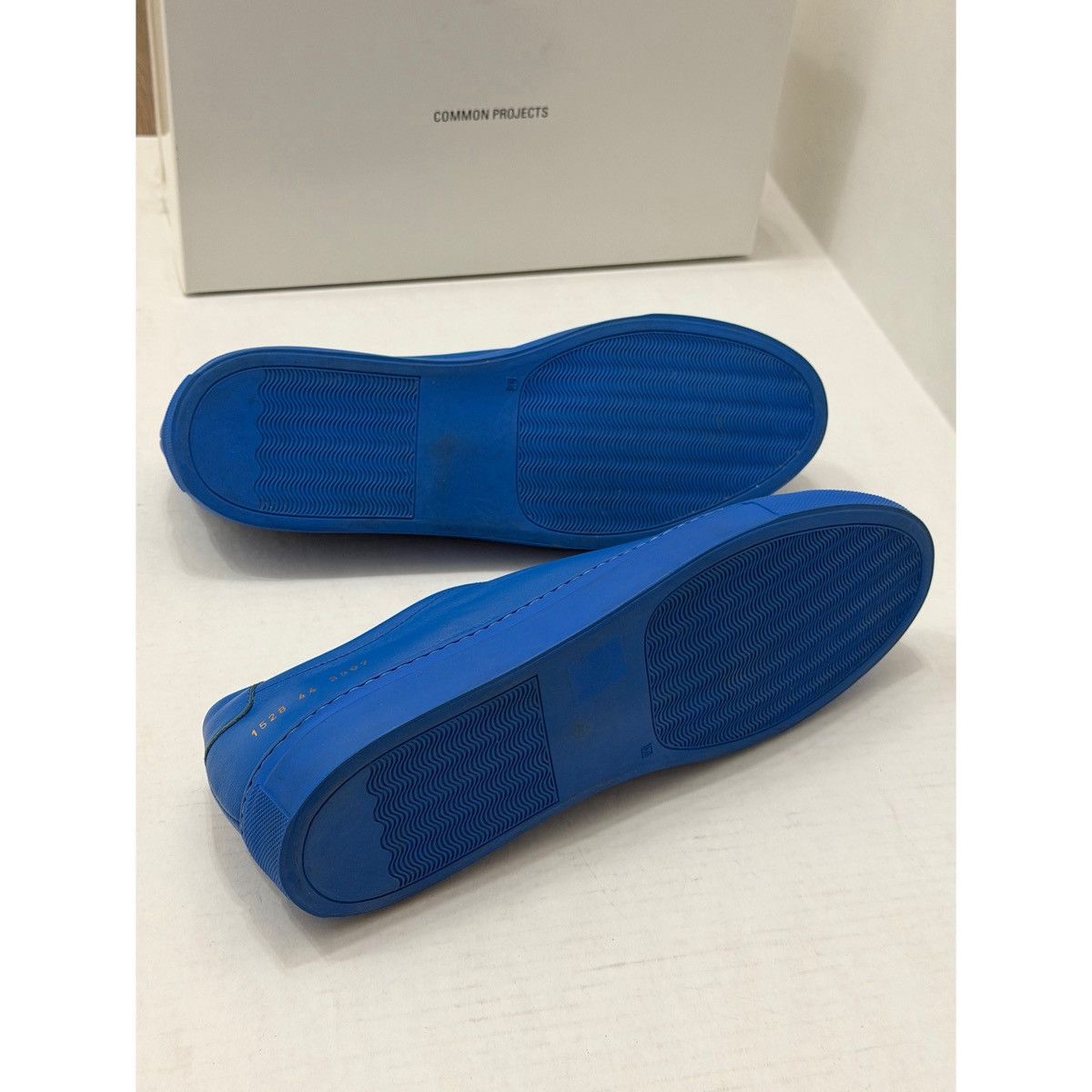 Common Projects COMMON PROJECTS ORIGINAL ACHILLES LOW BLUE Size US 9 / EU 42 - 24 Thumbnail