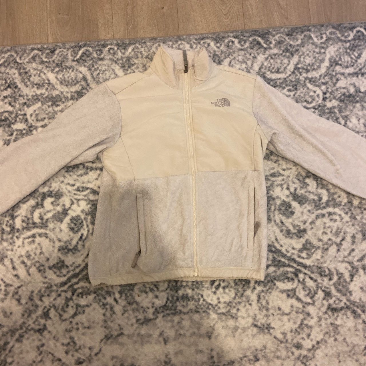 The North Face North face cream vintage embroidered jacket Size L / US 10 / IT 46 - 1 Thumbnail