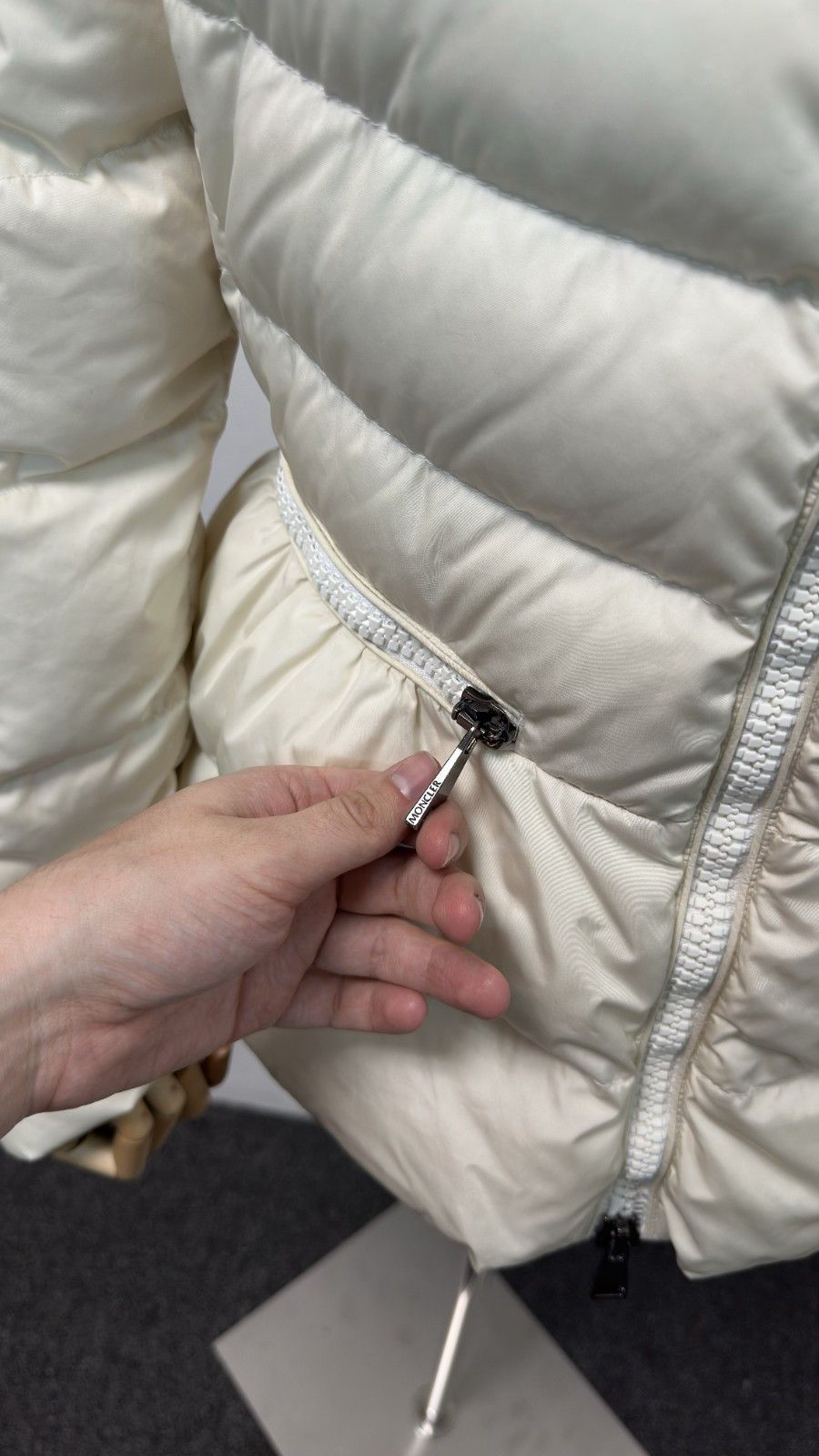 Moncler MONCLER Women's Miriel White Milky Down Jacket Size 3 Size M / US 6-8 / IT 42-44 - 4 Thumbnail