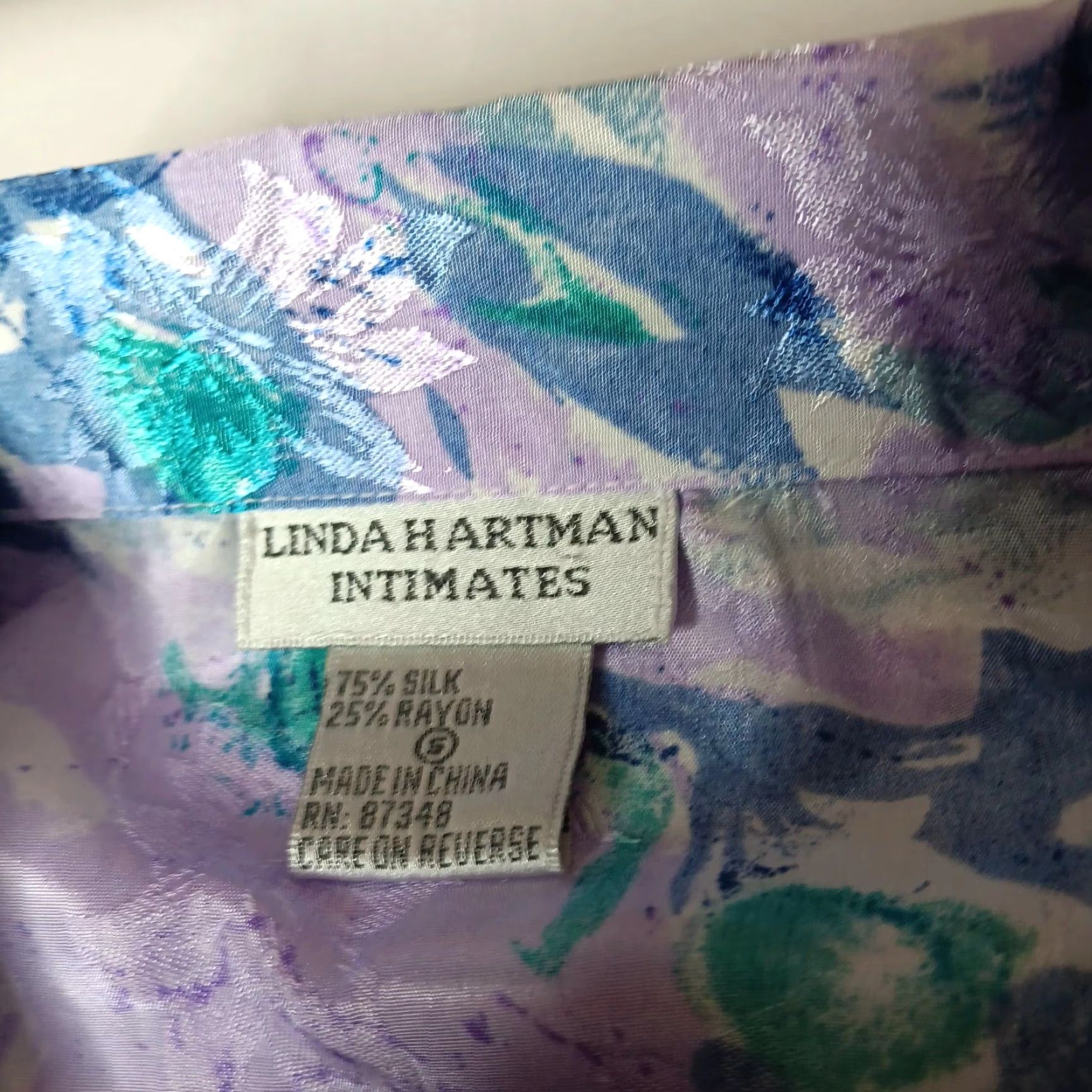 Vintage VINTAGE Linda Hartman Intimates Sleep Shirt Long Sleeve Floral Silk Rayon S Purple Blue Chest Pocket Shimmery 1980s 1990s Womens Size S / US 4 / IT 40 - 7 Thumbnail