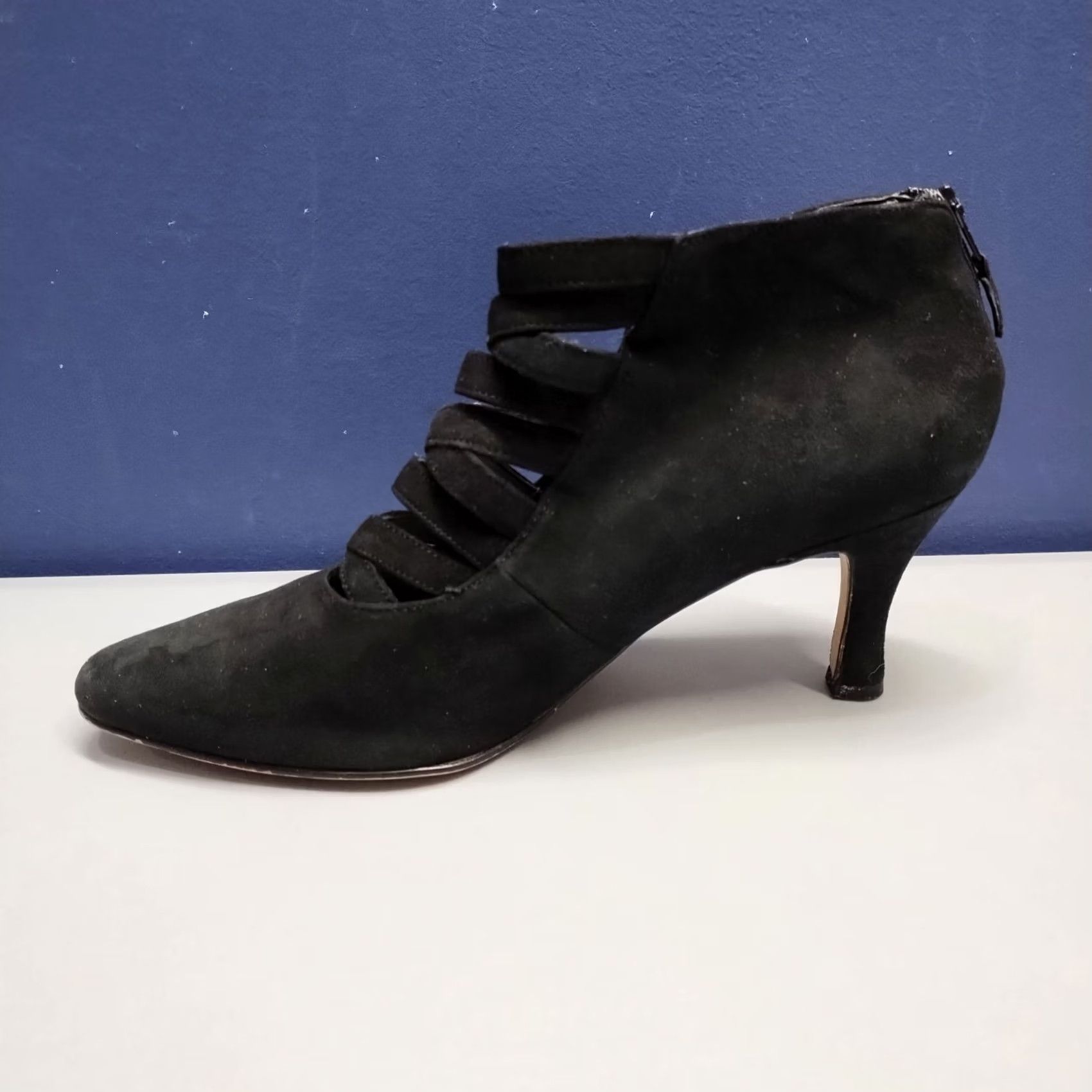 Vintage Jasmine Pump Heel Womens Size 7 Black Leather Pointed Toe Back Zipper Pump Size US 7 / IT 37 - 4 Thumbnail