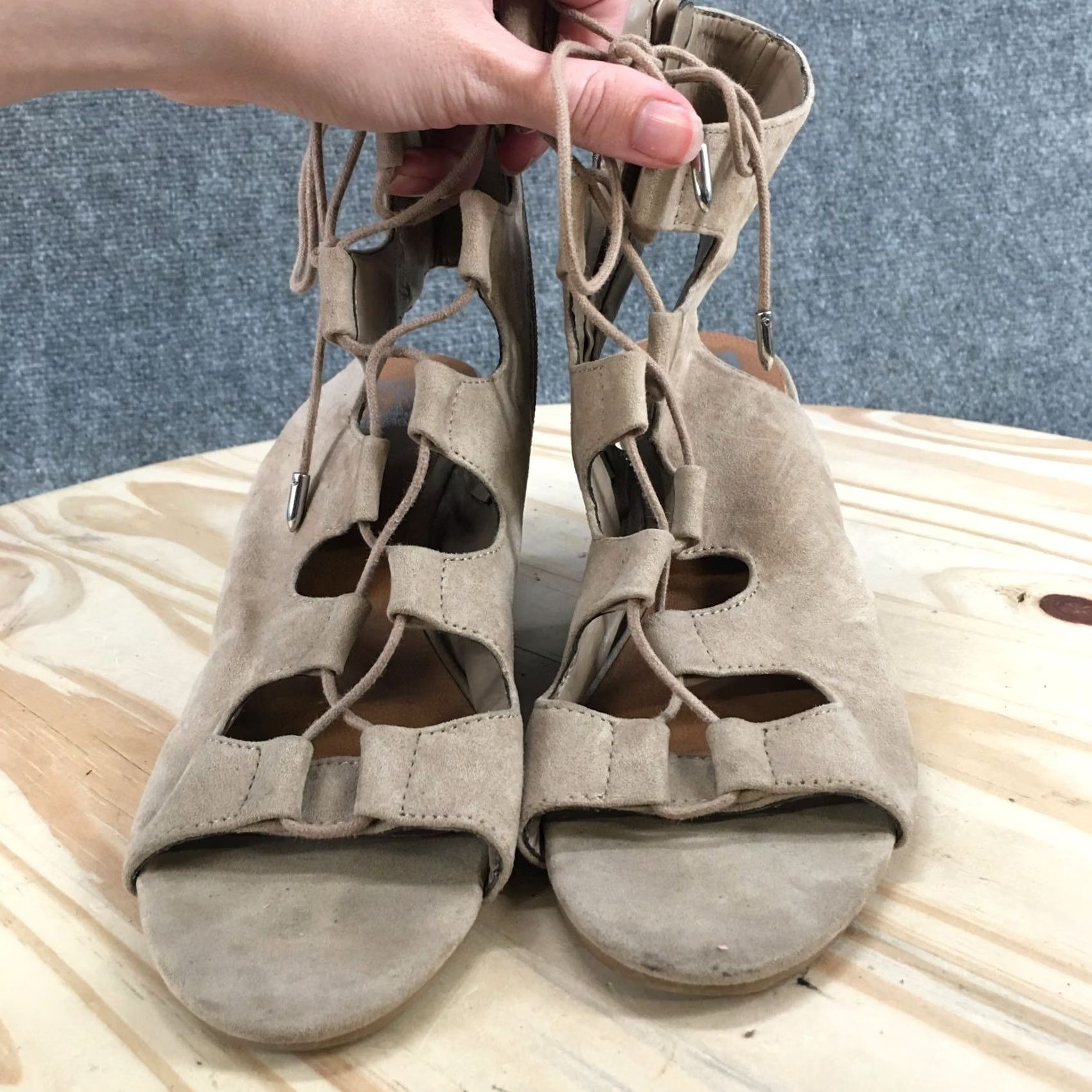 Dolce Vita Dolce Vita Sandals Womens 9 Louise Gladiator Lace Up Wedge Tan Faux Suede Casual Mens? Size US 9 / IT 39 - 7 Thumbnail