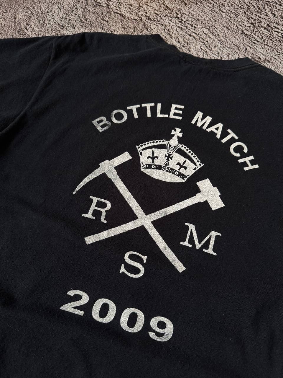 Vintage Vintage “CSM vs RSM” Funny Graphic Tee – Bottle Match 2009 Size US L / EU 52-54 / 3 - 7 Thumbnail