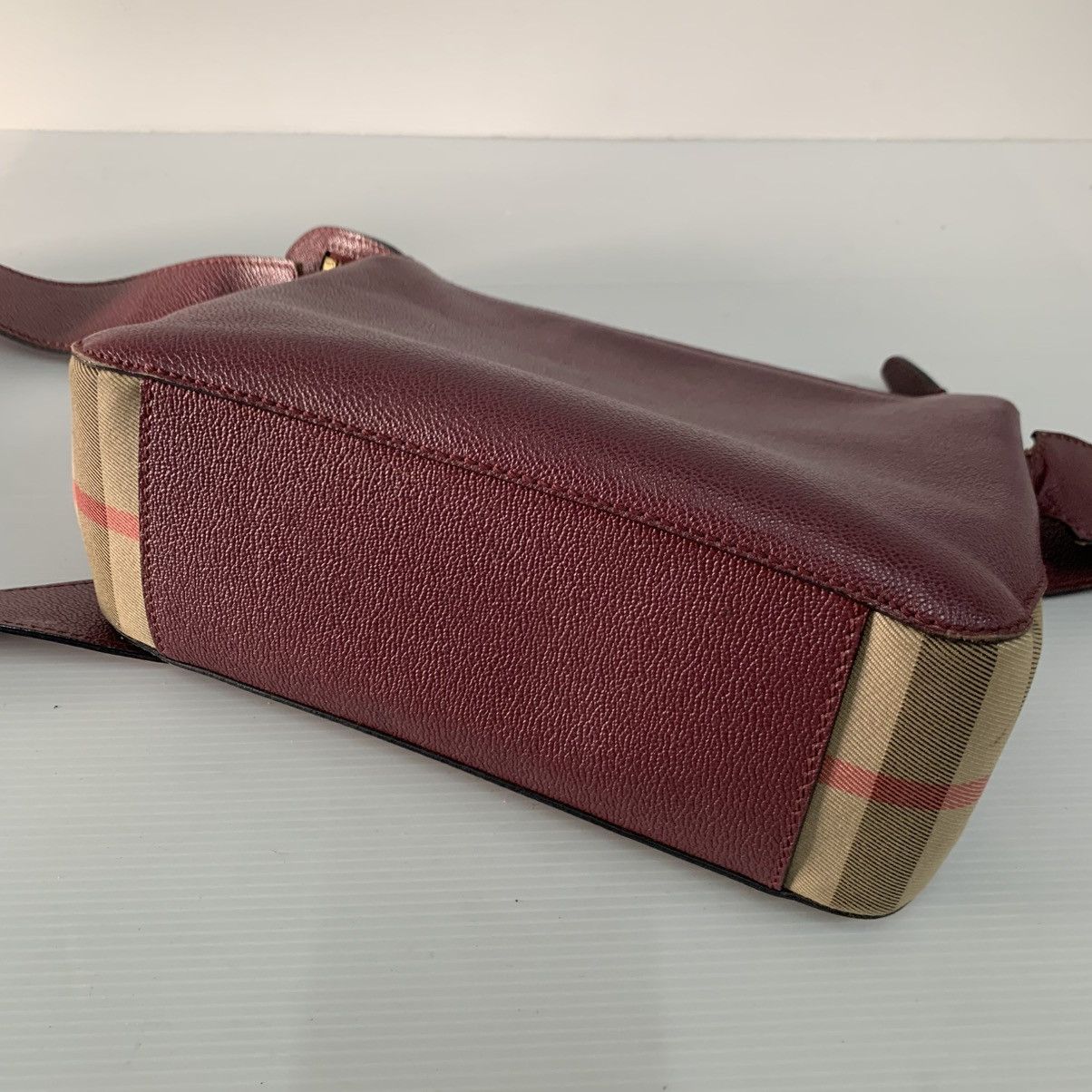 Burberry Burberry Leather Slingbag Size ONE SIZE - 7 Thumbnail