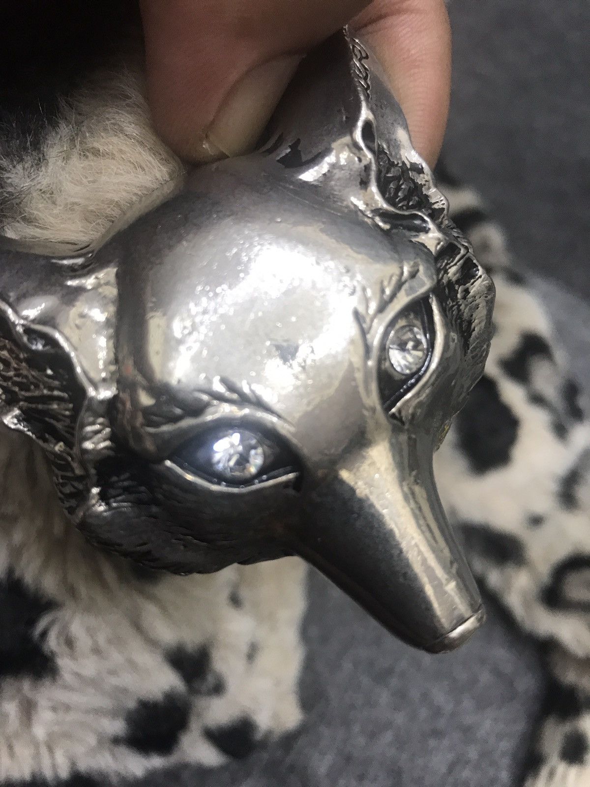 Designer × Japanese Brand Very Rare Archival MILK Faux Fur Scarf with Wolf Brooch Size ONE SIZE - 2 Thumbnail