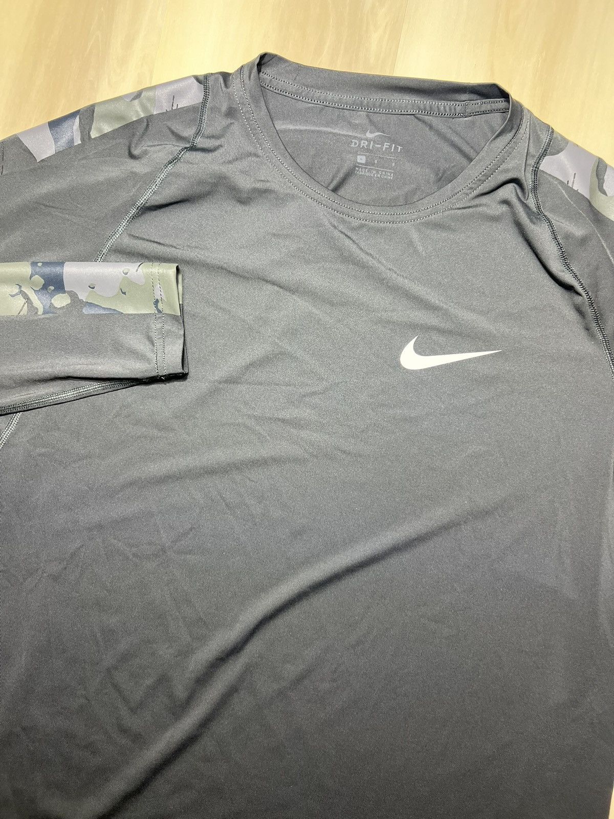 Nike Nike Shirt Mens L Grey / Black L/S Camo Performance Dri-FIT Size US L / EU 52-54 / 3 - 1 Thumbnail