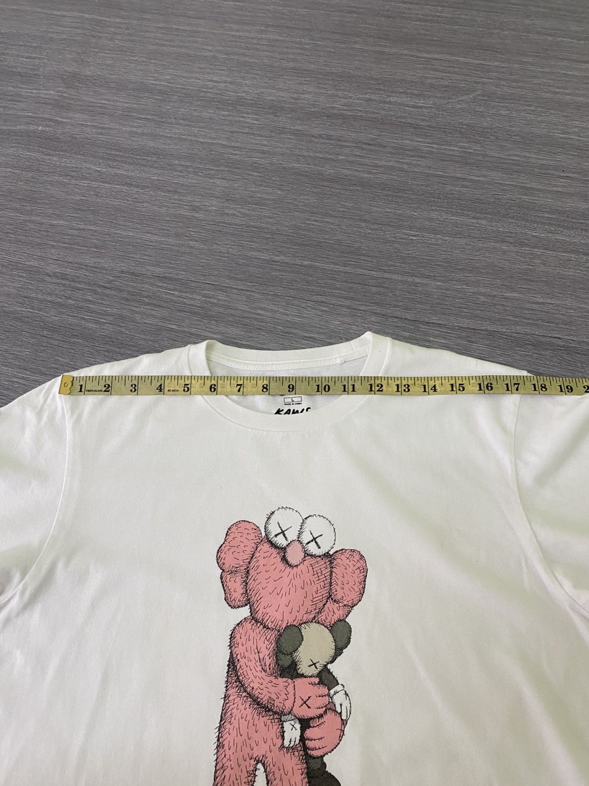 Kaws × Uniqlo Uniqlo X Kaws Shirt Size US L / EU 52-54 / 3 - 12 Thumbnail