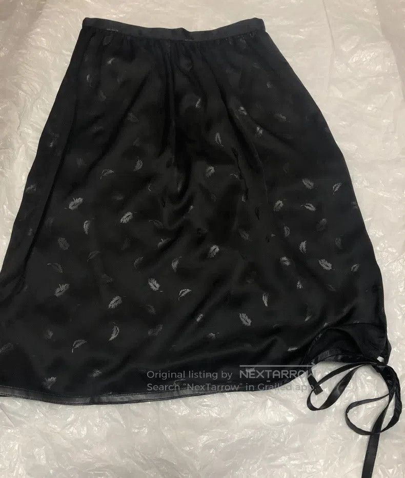 Comme des Garcons Comme Des Garcons size XS Feather Satin Skirt Size 23" - 1 Thumbnail