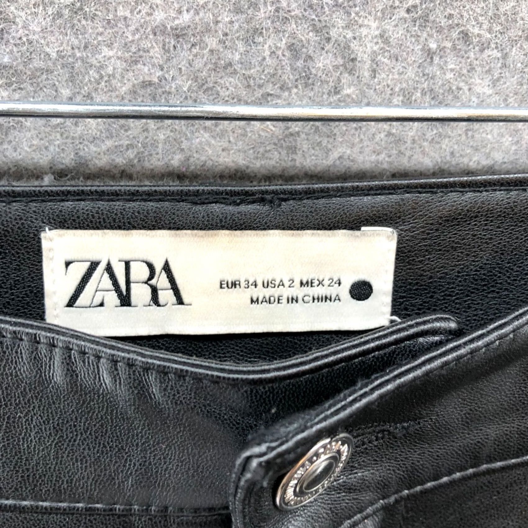 Zara Zara Faux Leather High Rise Straight Pants Womens 2 Black Relaxed Pants Size 26" / US 2 / IT 38 - 6 Thumbnail