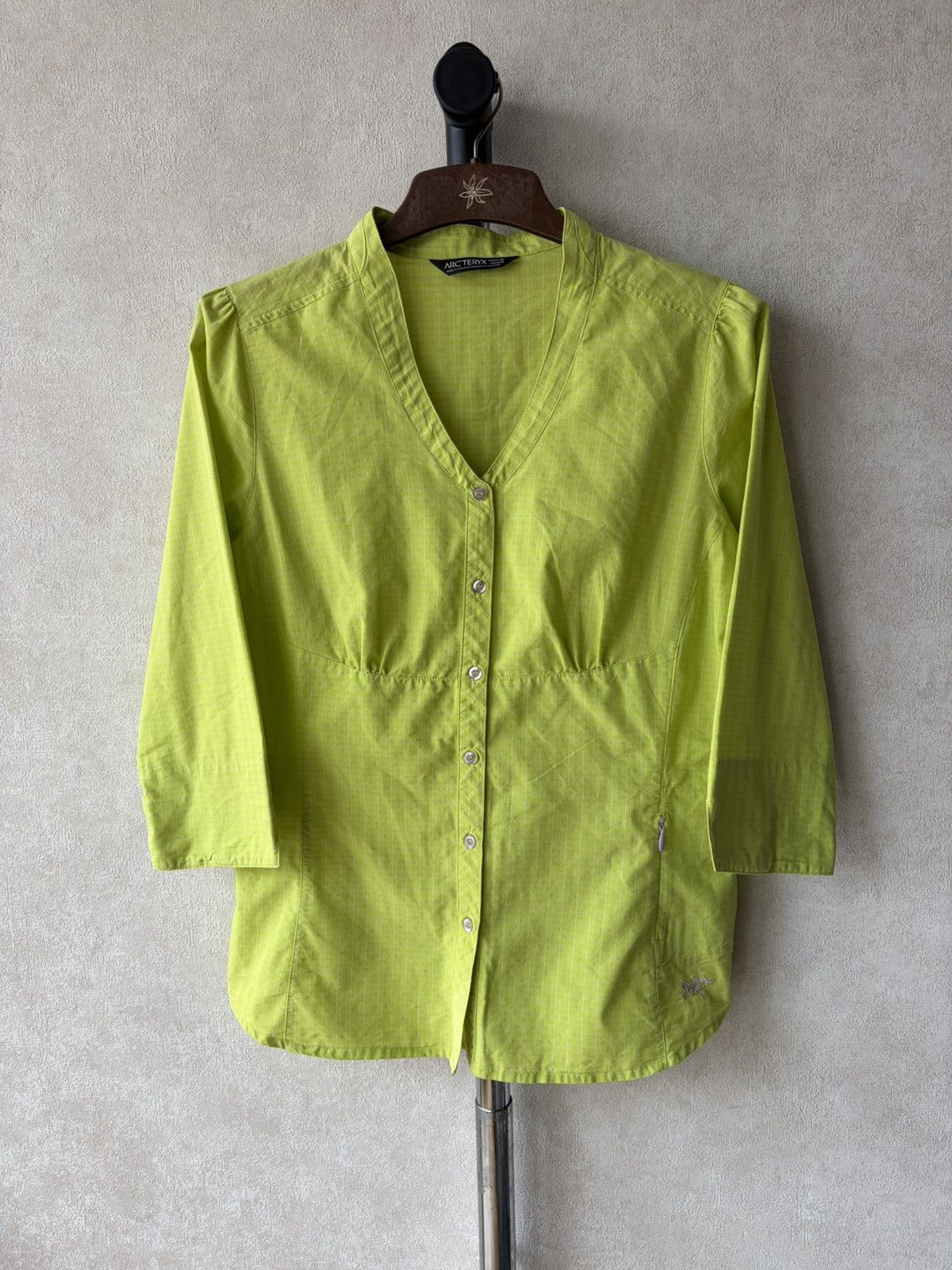 Arc'teryx Arcteryx Logo Outdoor Blouse Button Up T-Shirt Size M / US 6-8 / IT 42-44 - 1 Thumbnail