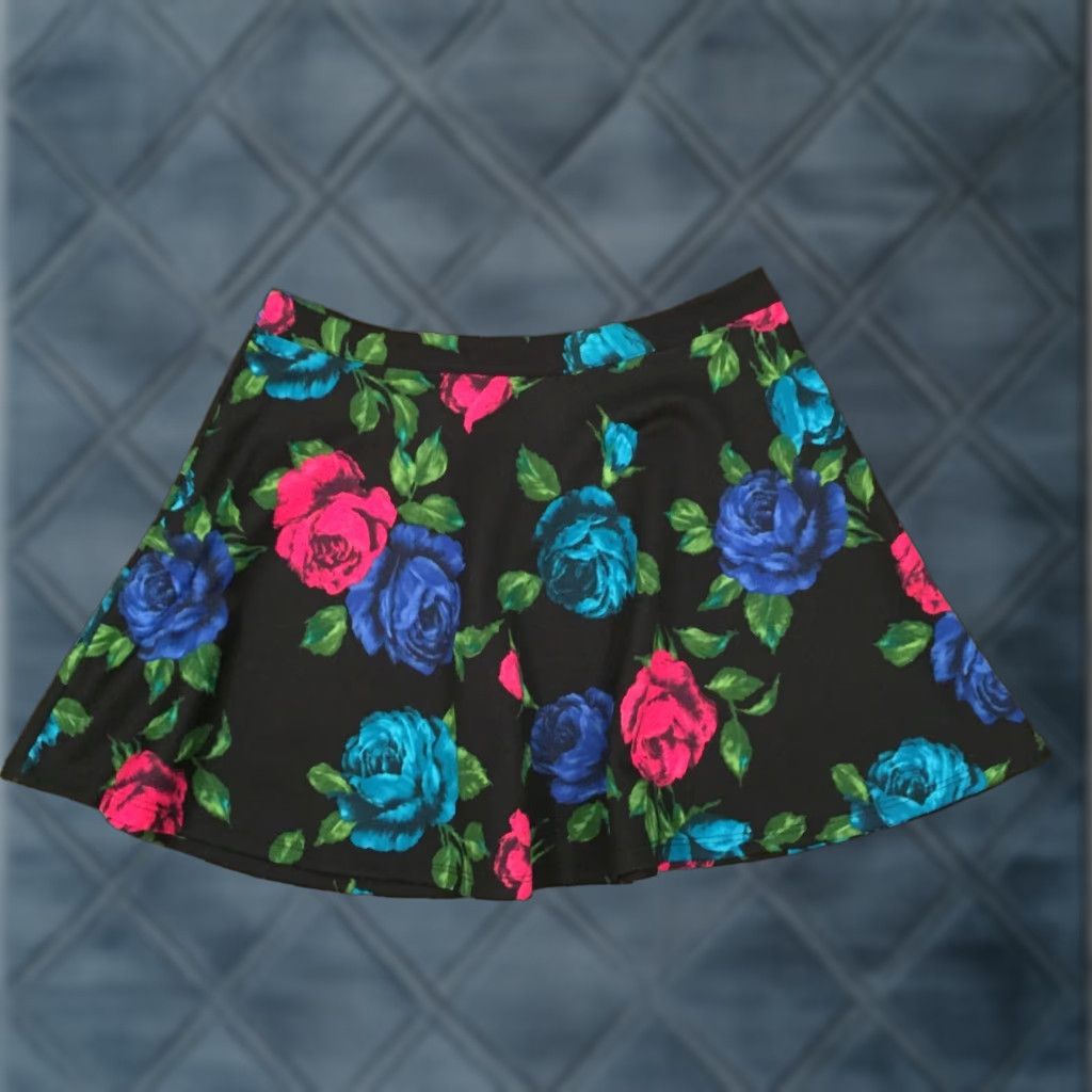 Forever 21 Forever 21 Skirt Medium Black Floral Flare Short Unlined Size 32" / US 10 / IT 46 - 1 Thumbnail