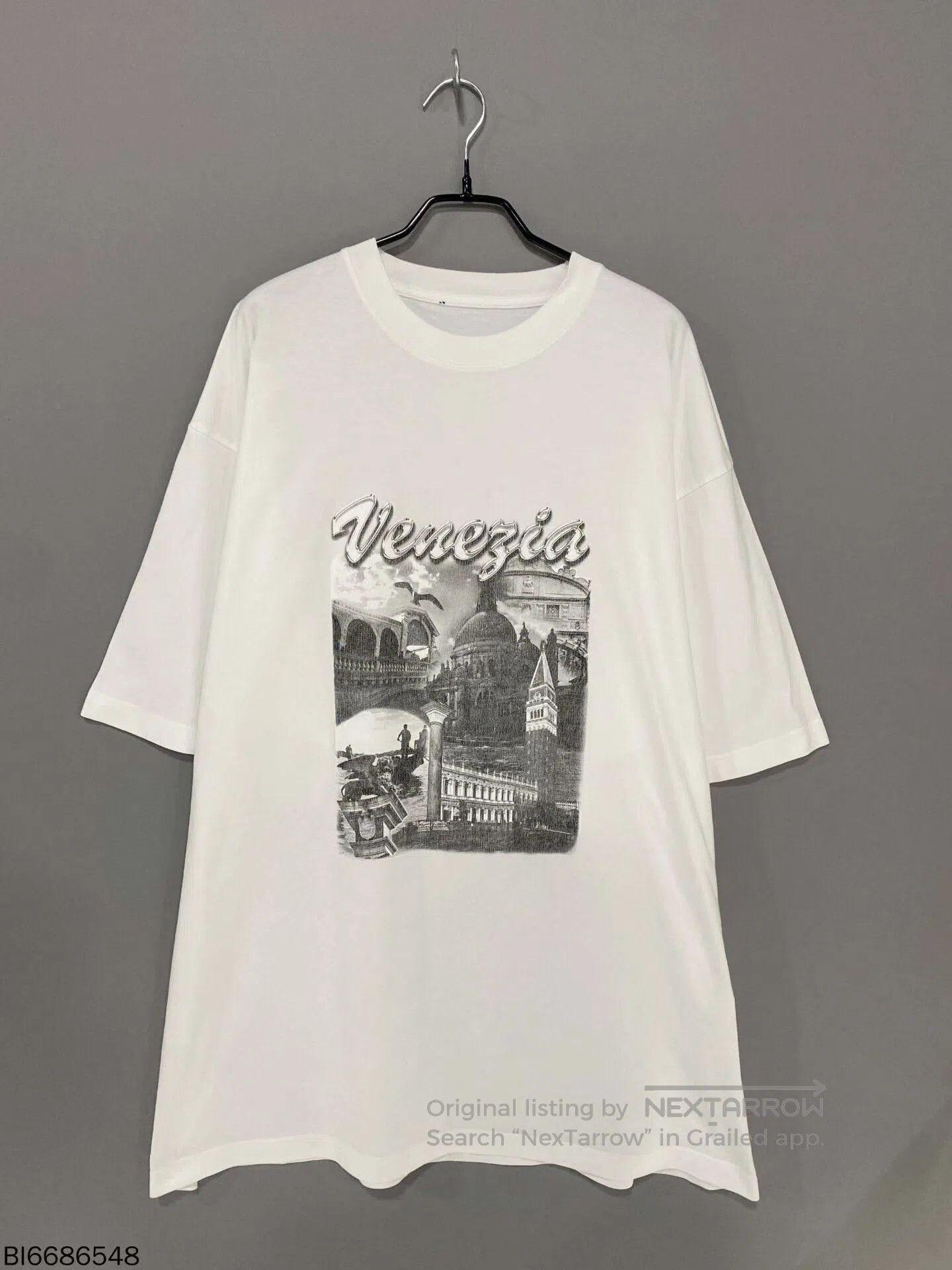 white short sleeve Venezia Balenciaga T-shirt.