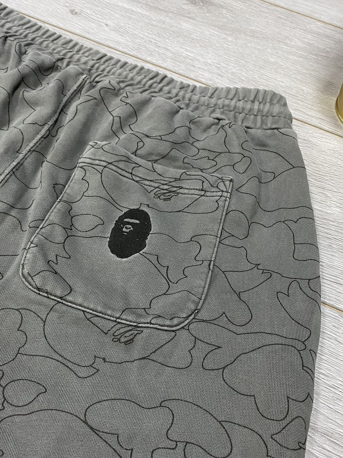 Bape Line 1st Camo head Wide Fit Sweat Shorts big logo Size US 32 / EU 48 - 4 Thumbnail