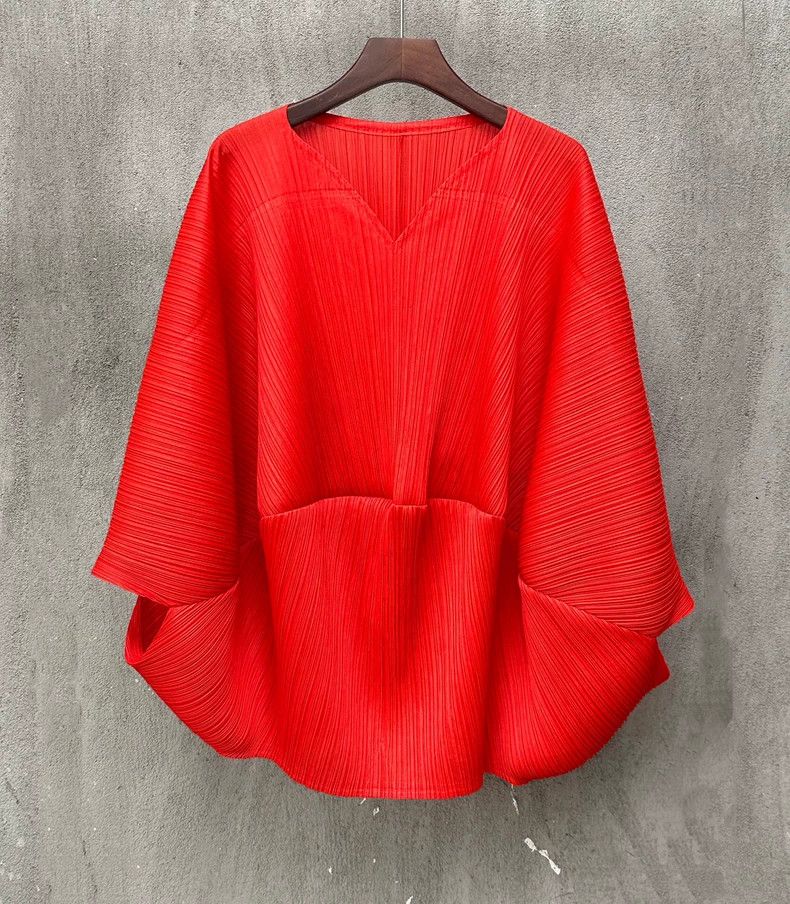 Issey Miyake Issey Miyake size:one size Red lip pleated top Size S / US 4 / IT 40 - 1 Thumbnail