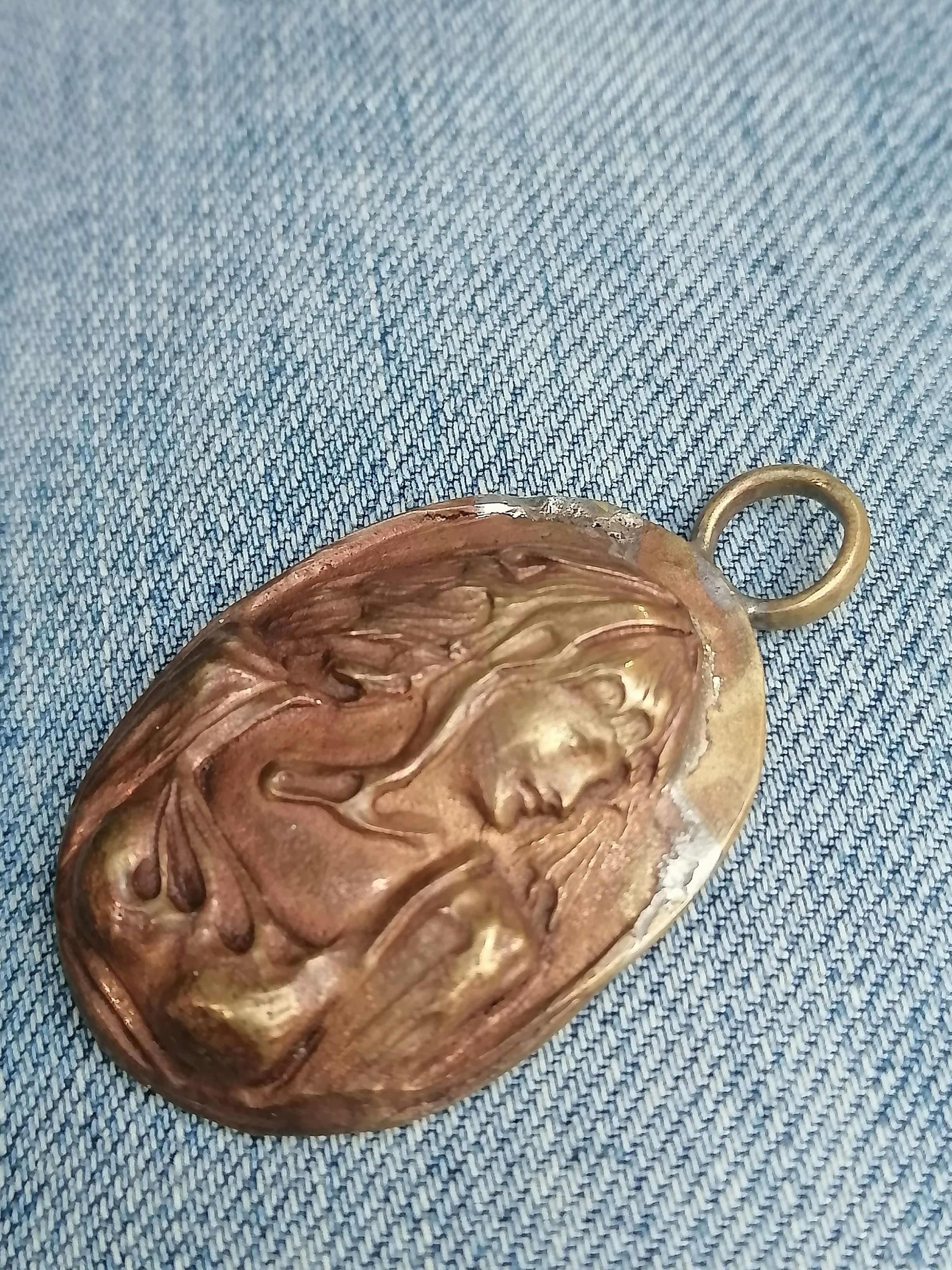 Vintage Vintage Brass Woman Portrait Relief Oval Pendant Size ONE SIZE - 3 Thumbnail