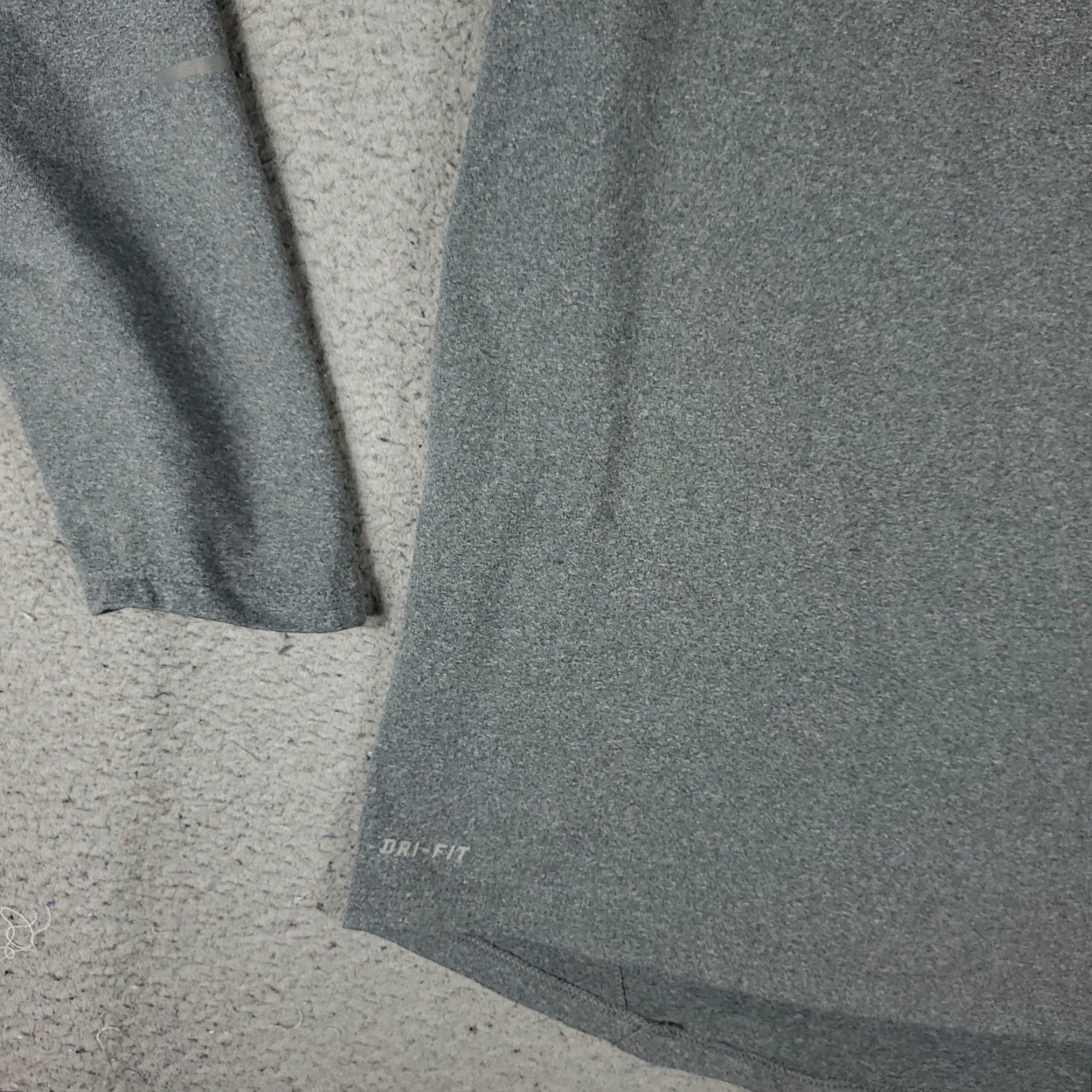 Nike Nike Mens T Shirt XL Gray 1/4 Zip Pullover Long Sleeve Golf Activewear Casual Modern Sports Nike Dri-Fit Mens XL Gray long sleeve pullover 1/4 zip Size US XL / EU 56 / 4 - 3 Thumbnail