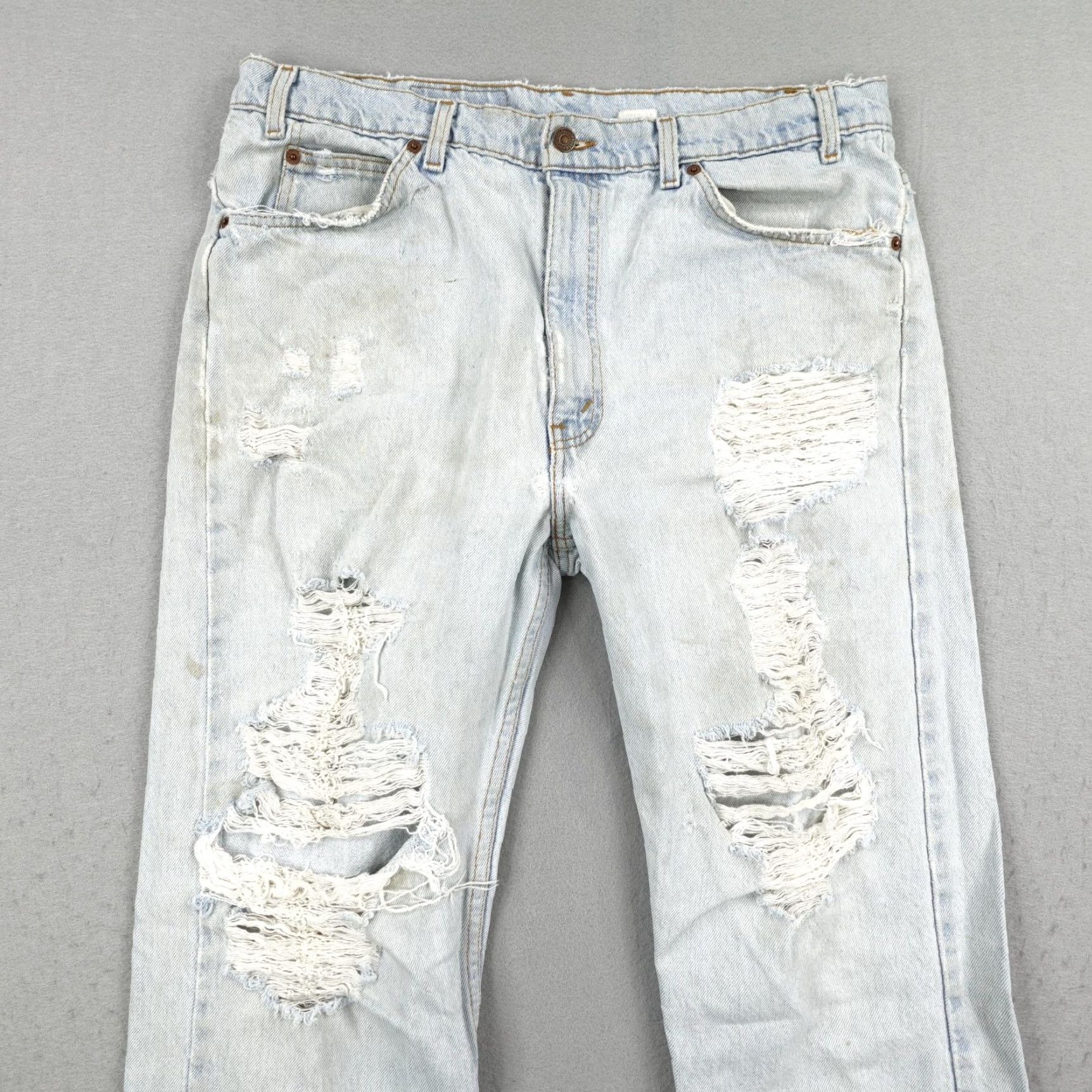 Levi's VINTAGE Levi's 505 Jeans Mens 36x31 Blue Denim Distressed 90s Grunge Size US 38 / EU 54 - 2 Thumbnail