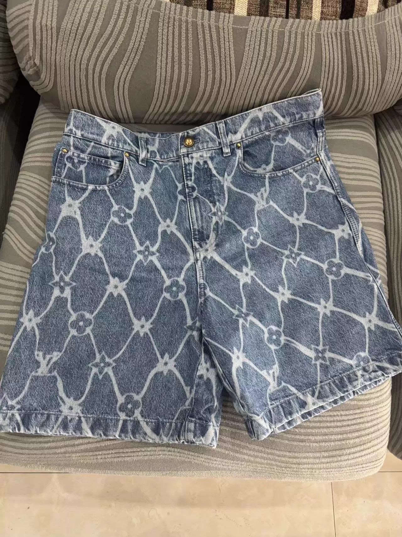 Louis Vuitton LV New Denim Shorts Size US 33 - 1 Thumbnail