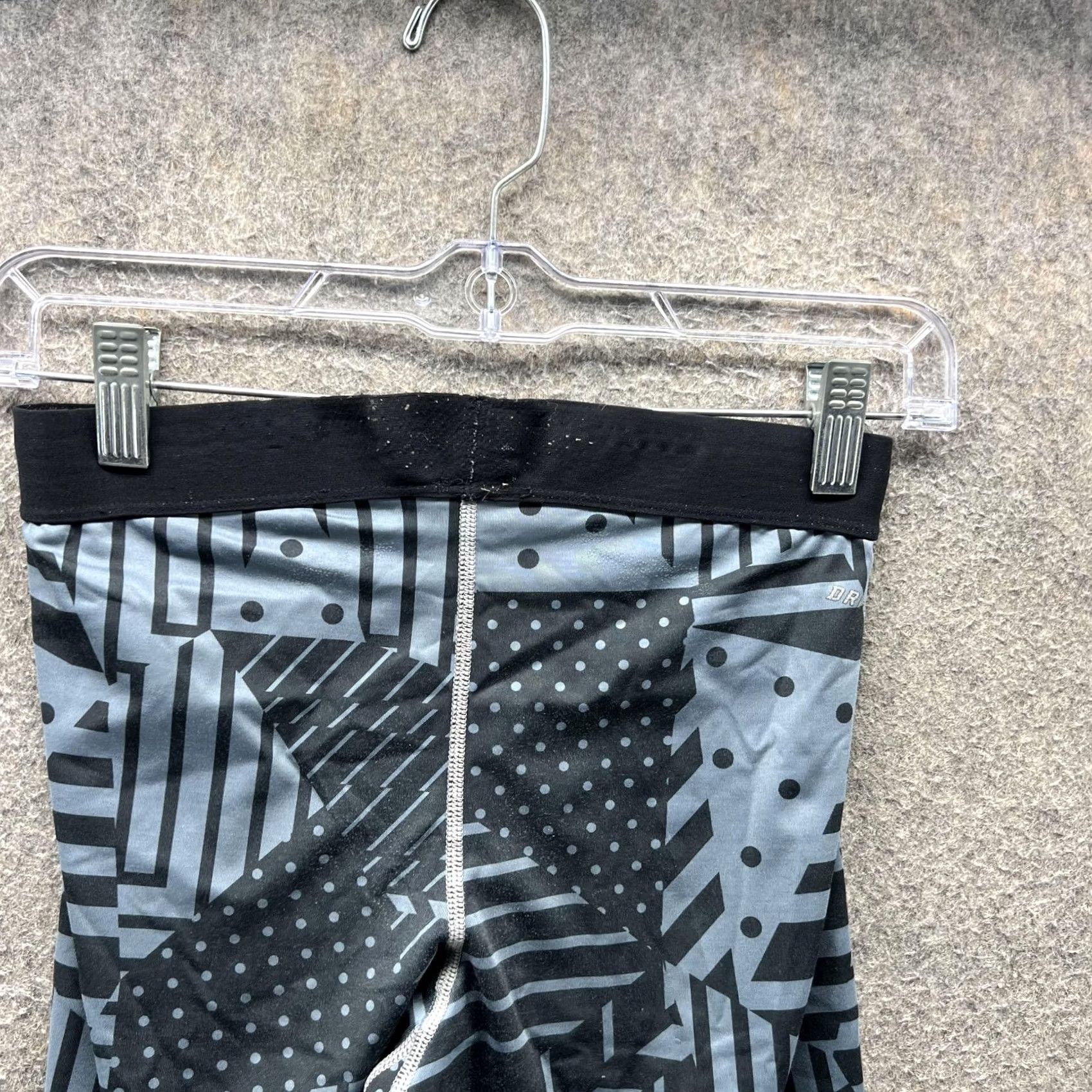 Nike VINTAGE Nike Pro Pants Womens Small Black Gray Dri-FIT 3/4 Compression Leggings Athletic Size 28" / US 6 / IT 42 - 4 Thumbnail