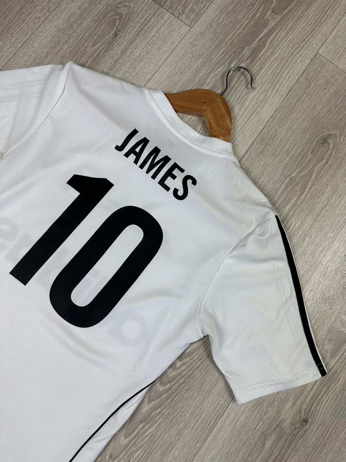 Adidas Adidas Real Madrid 2015/2016 JAMES 10 Soccer Jersey Size US S / EU 44-46 / 1 - 6 Thumbnail