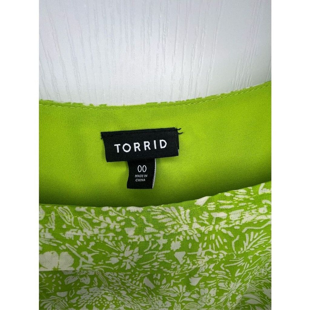 Torrid Torrid Bright Floral Pattern Chiffon Pintuck Squareneck Cami Size XXS / US 00 / IT 34 - 3 Thumbnail