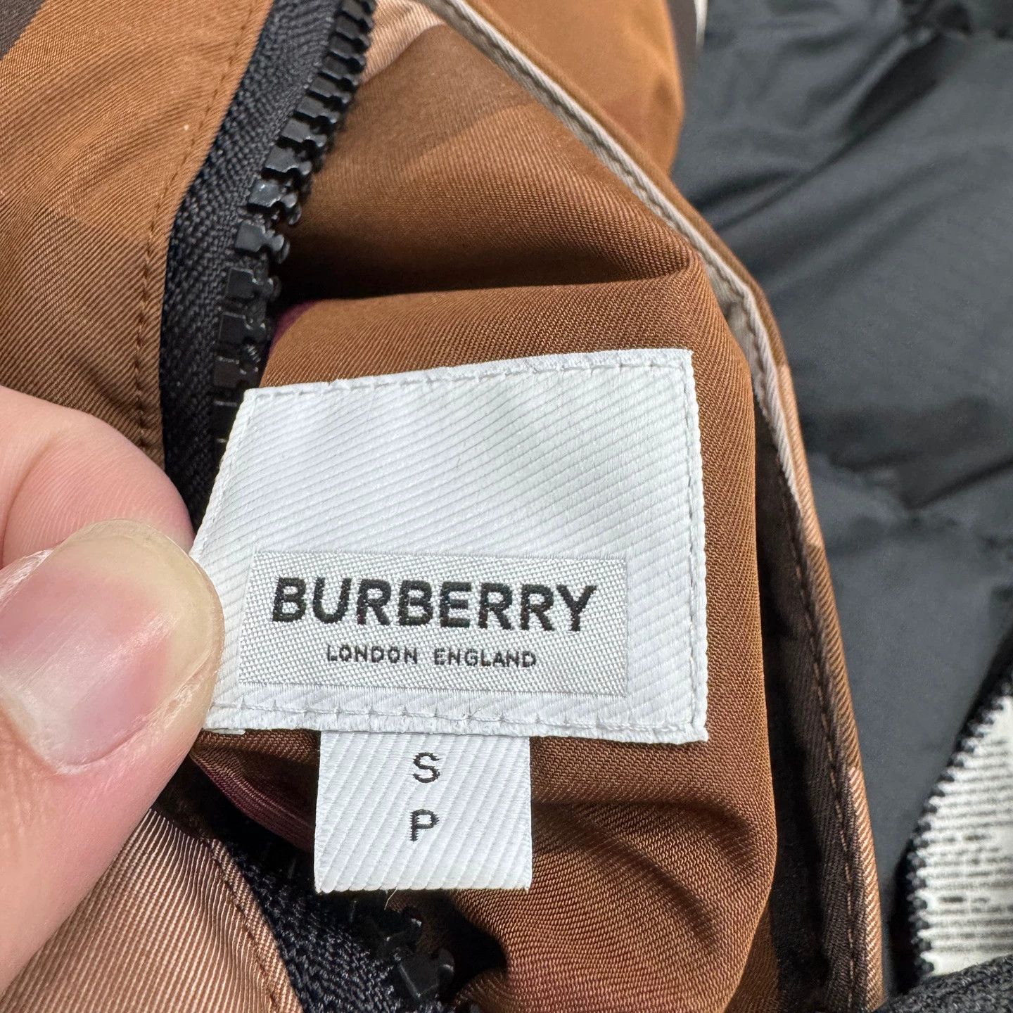 Burberry Burberry Check Reversible Down Jacket S Size S / US 4 / IT 40 - 2 Thumbnail