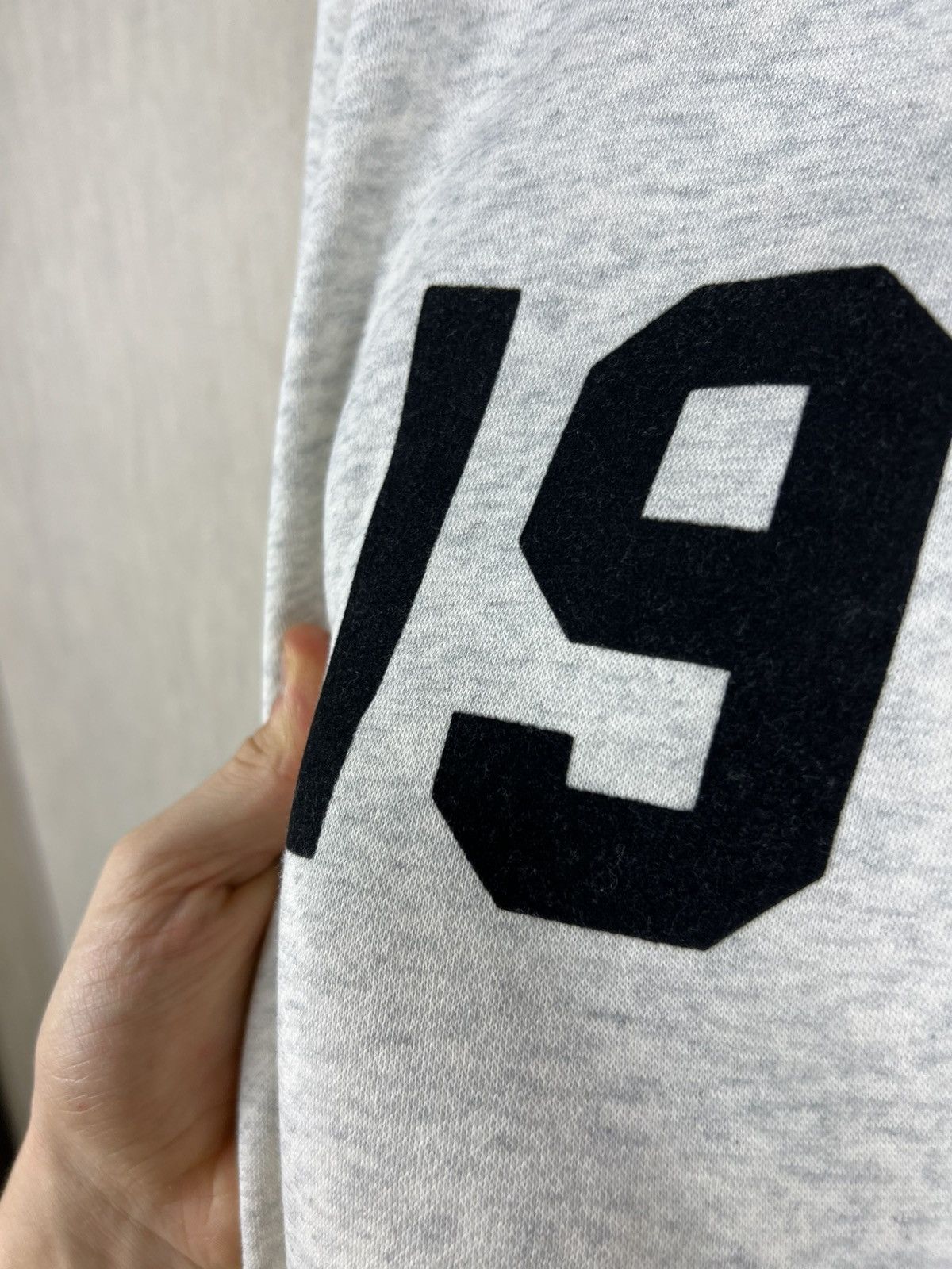 Fear of God Fear of God essentials 1977 velvet logo light gray hoodie Size US S / EU 44-46 / 1 - 13 Thumbnail