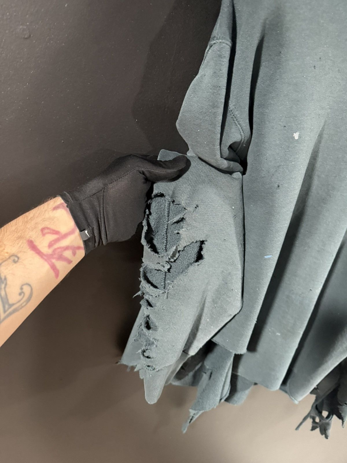 Vintage 1990s Vintage Faded Grunge Punk Thrashed Cropped Hoodie L Size US L / EU 52-54 / 3 - 5 Thumbnail