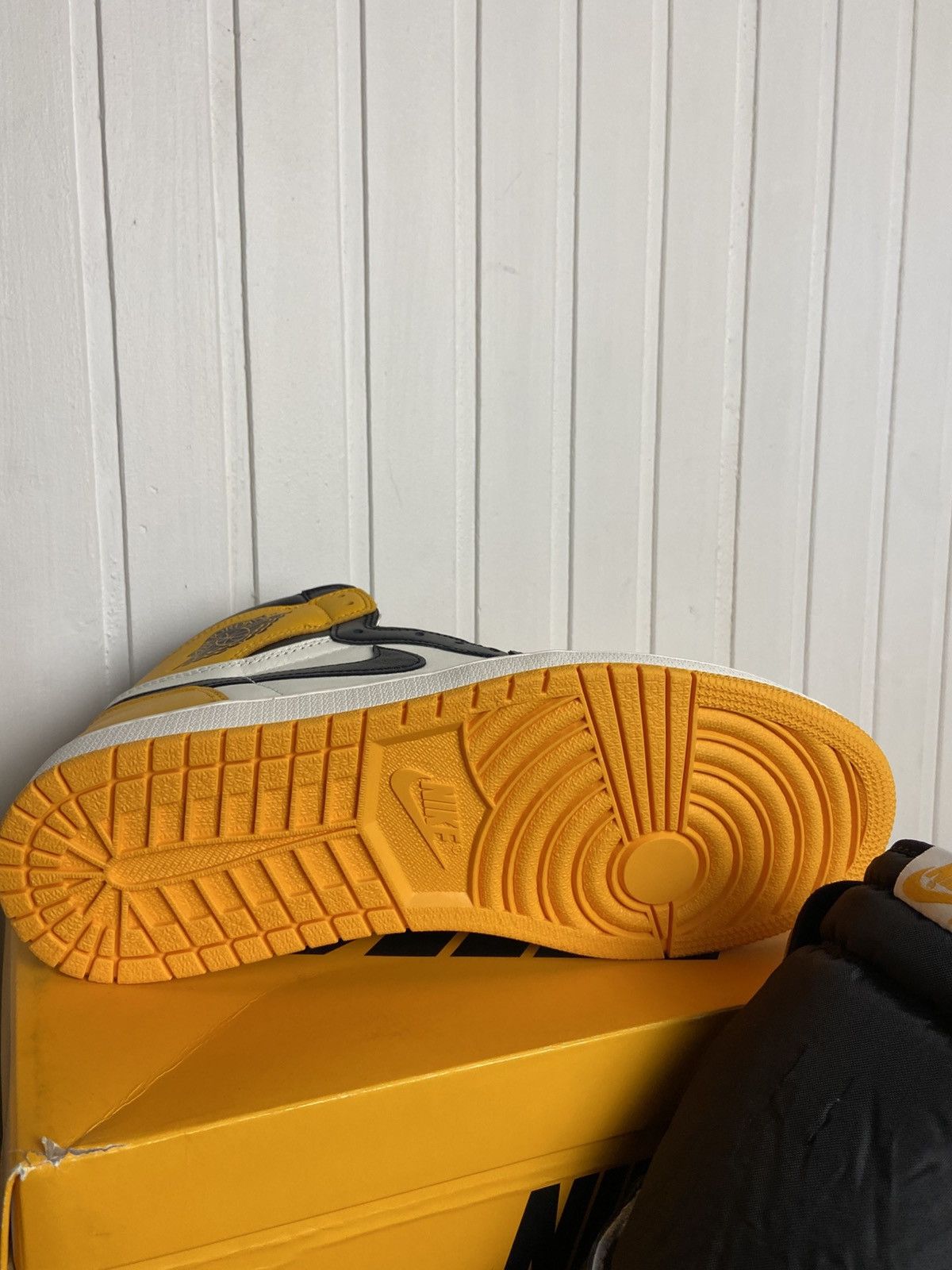 Jordan Brand New Jordan 1 Retro High "Taxi" Authentic Size 11US Size US 11 / EU 44 - 12 Thumbnail