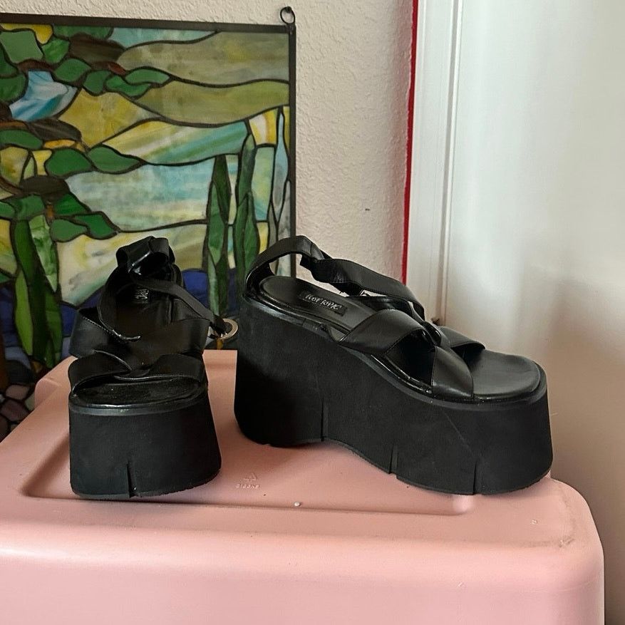 Other vintage hot topic platform pelather strappy sandals Size US 8 / IT 38 - 1 Thumbnail