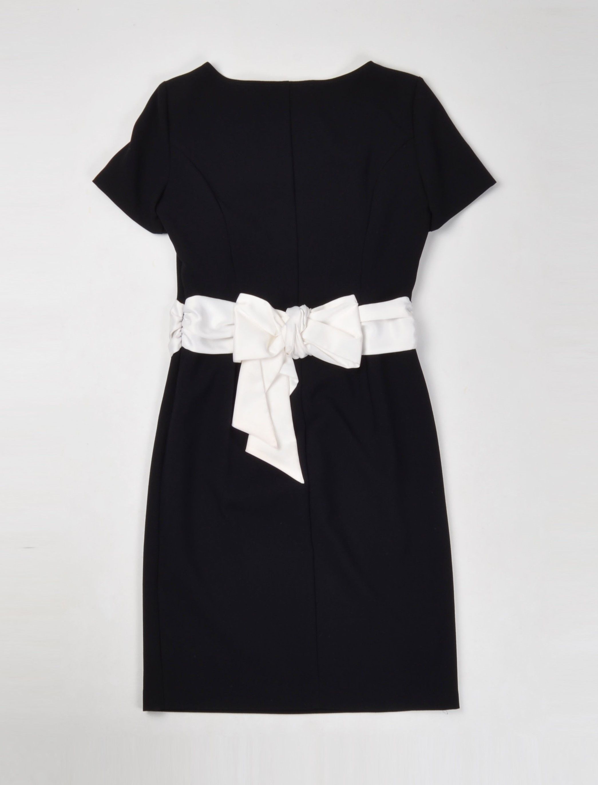 Love Moschino Love Moschino Short Sleeve Knee Length Dress with White Bow Size M / US 6-8 / IT 42-44 - 10 Thumbnail