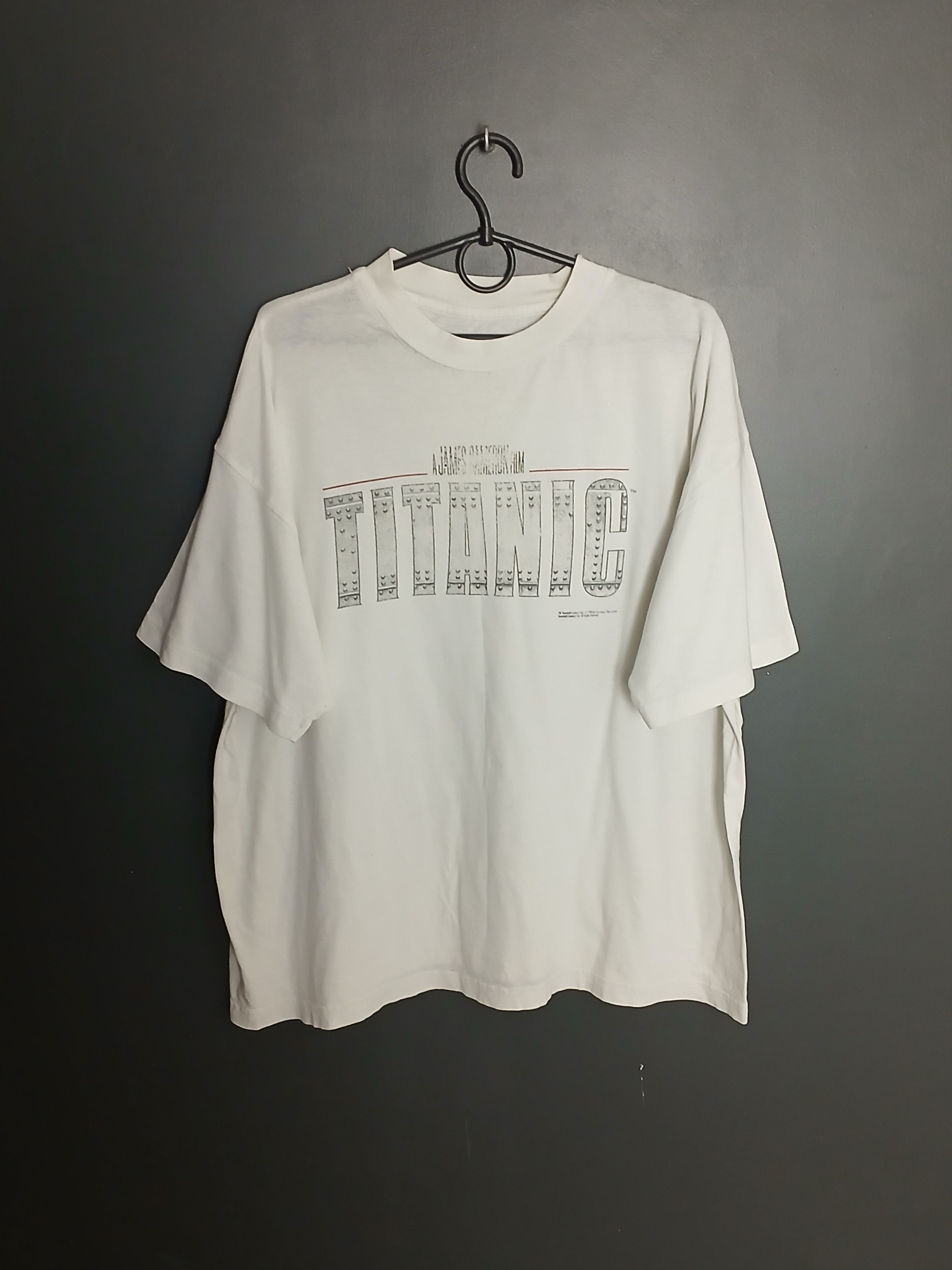 Vintage Vintage 1998 Titanic Leonardo DiCario T-Shirt Size US XL / EU 56 / 4 - 1 Thumbnail