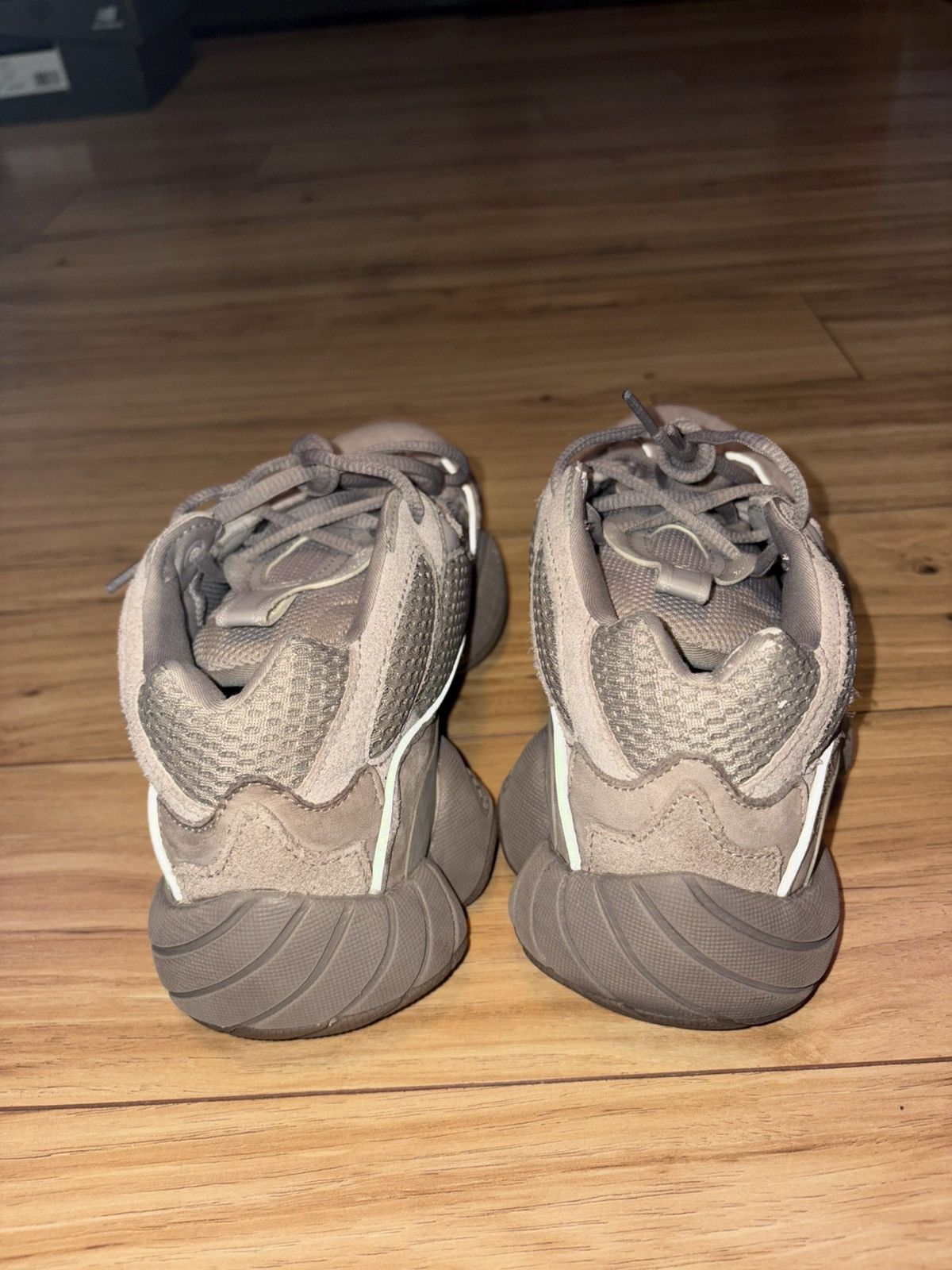 Adidas Yeezy 500 Size US 7.5 / EU 40-41 - 3 Thumbnail