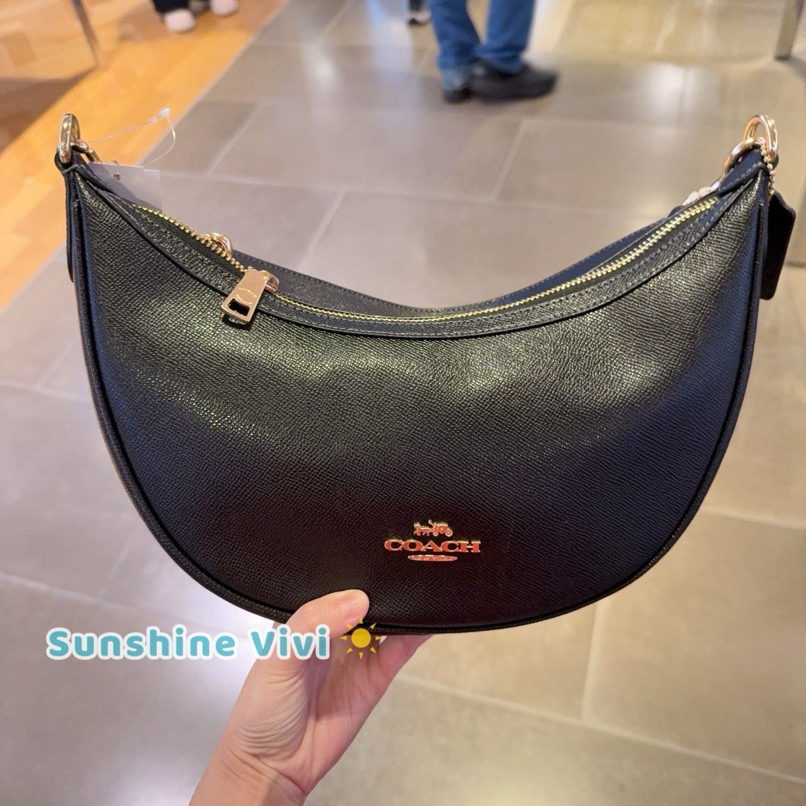 Coach NWT Coach Aria Shoulder Bag CCL28 Gold/Black leather Size ONE SIZE - 1 Thumbnail
