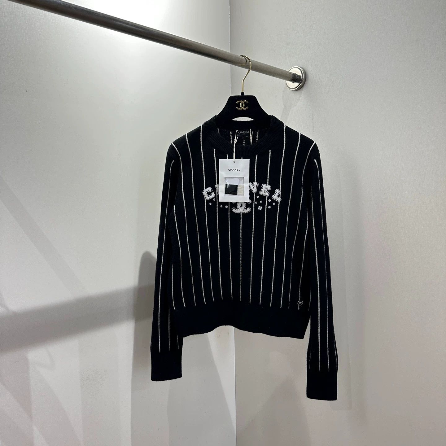 Chanel CHANEL Stripe Logo Jacquard Cashmere Longsleeve 34 Size XS / US 0-2 / IT 36-38 - 1 Thumbnail