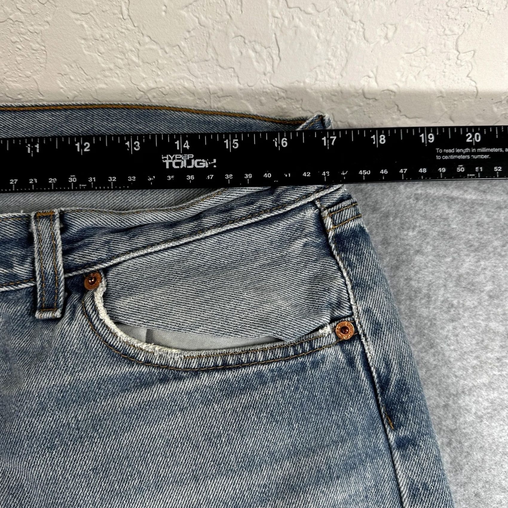 Levi's VINTAGE Levi's 501 Jeans Mens 36x31 Blue Stonewash Straight Button Fly 90s Mens Size US 36 / EU 52 - 4 Thumbnail
