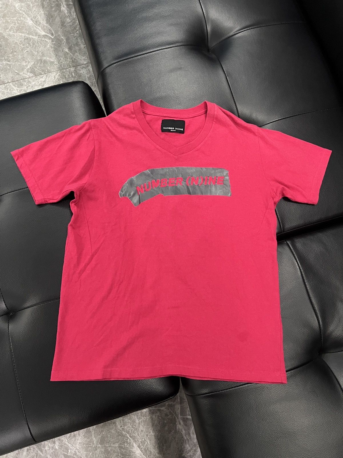 Number (N)ine Number (N)ine V-Neck Logo Patch T-Shirt Size US M / EU 48-50 / 2 - 1 Thumbnail