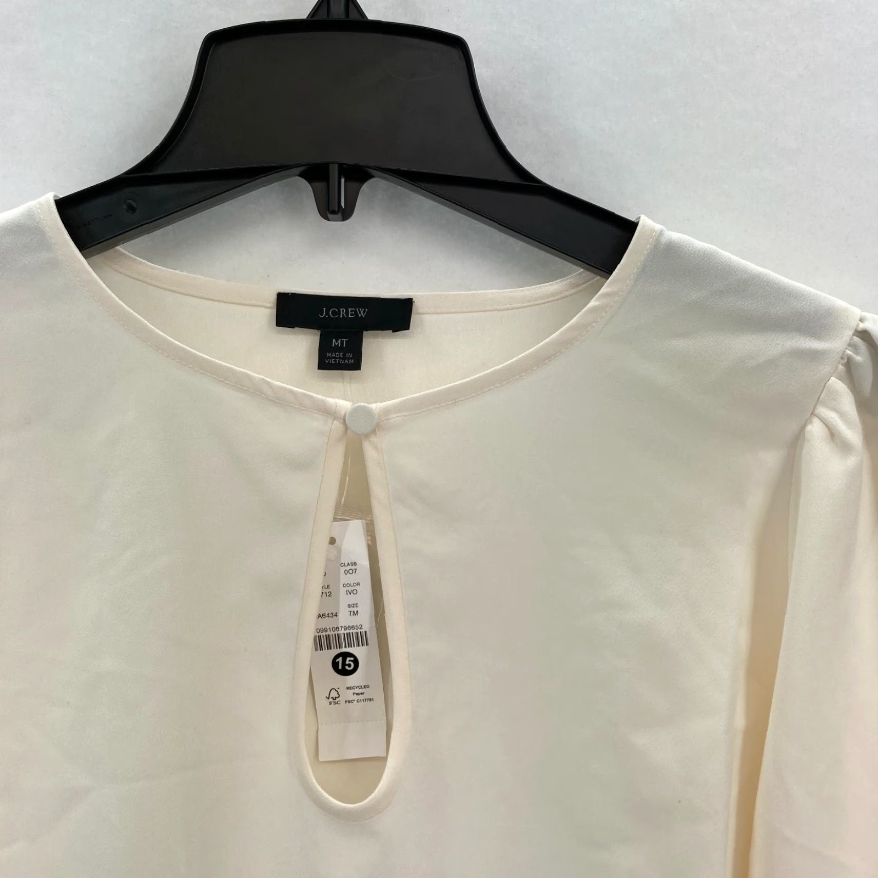 J.Crew J.CREW Puff Sleeve Satin Back Crepe Top Women's MT Tall Ivory Keyhole Neckline Blouse Size M / US 6-8 / IT 42-44 - 4 Thumbnail