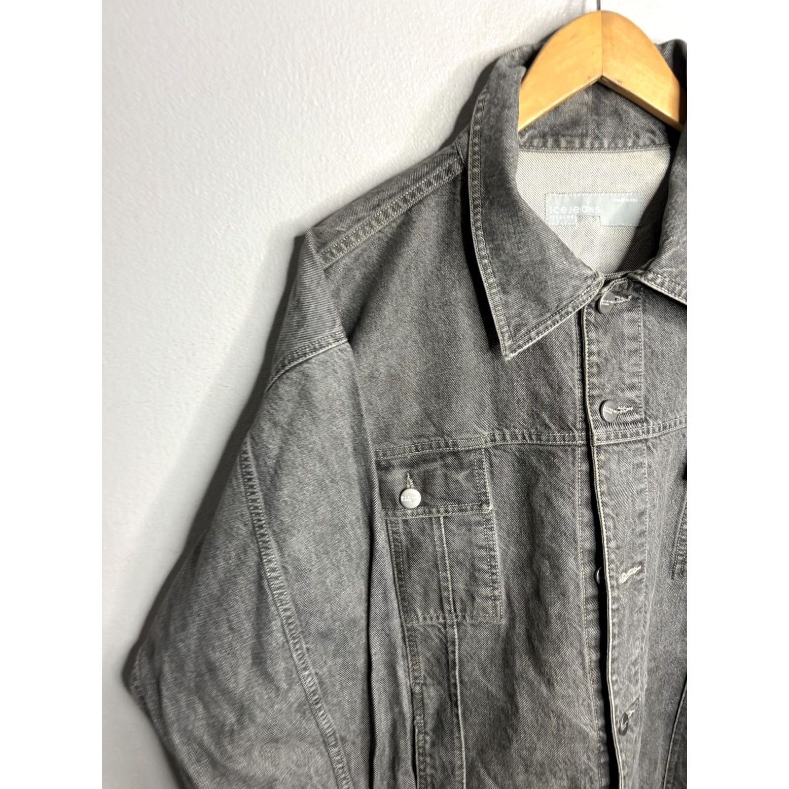 Vintage VINTAGE Iceberg Jacket Mens XL Denim Embroidered Italy 90s Size US L / EU 52-54 / 3 - 2 Thumbnail
